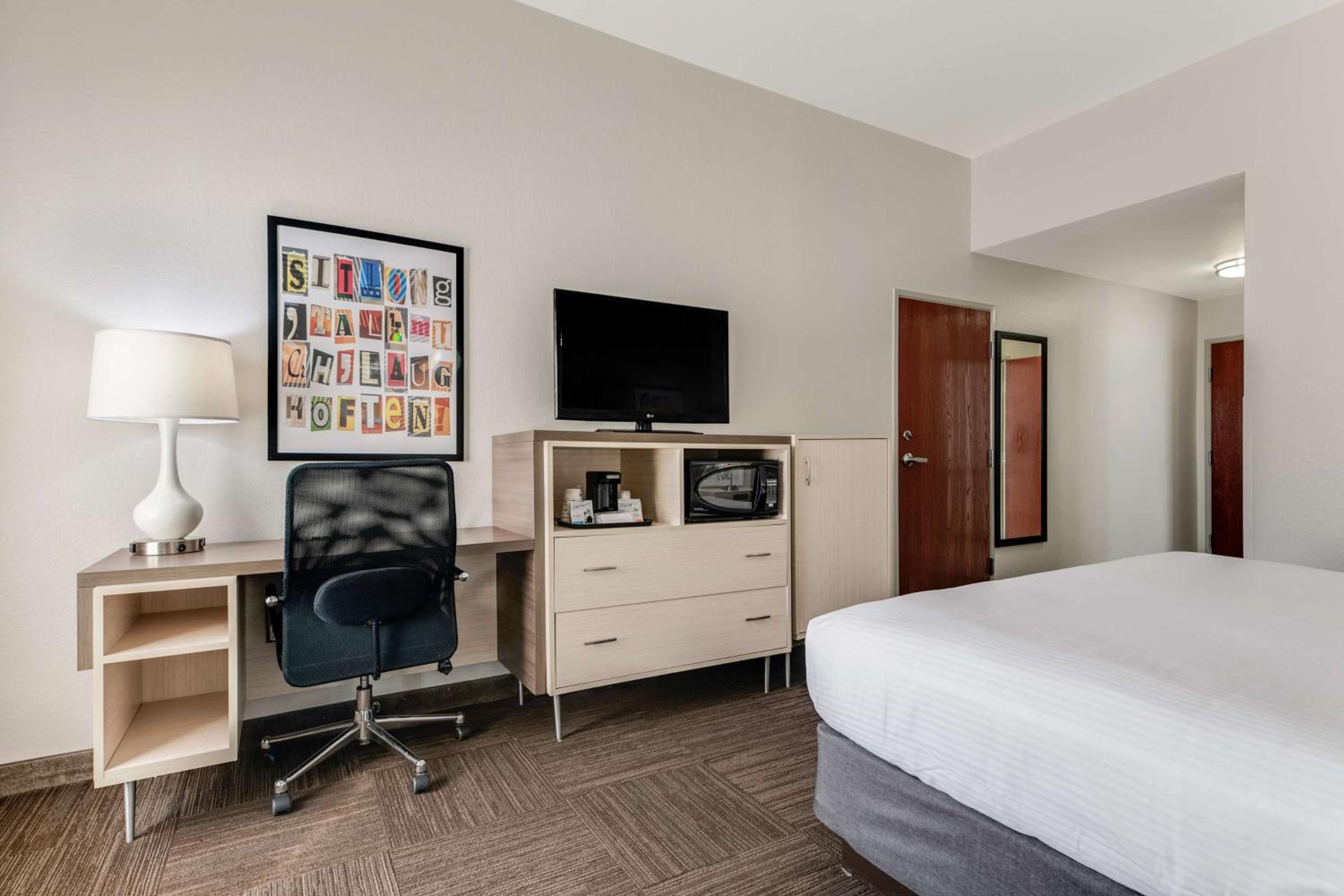 Standard King Room - Photo 4