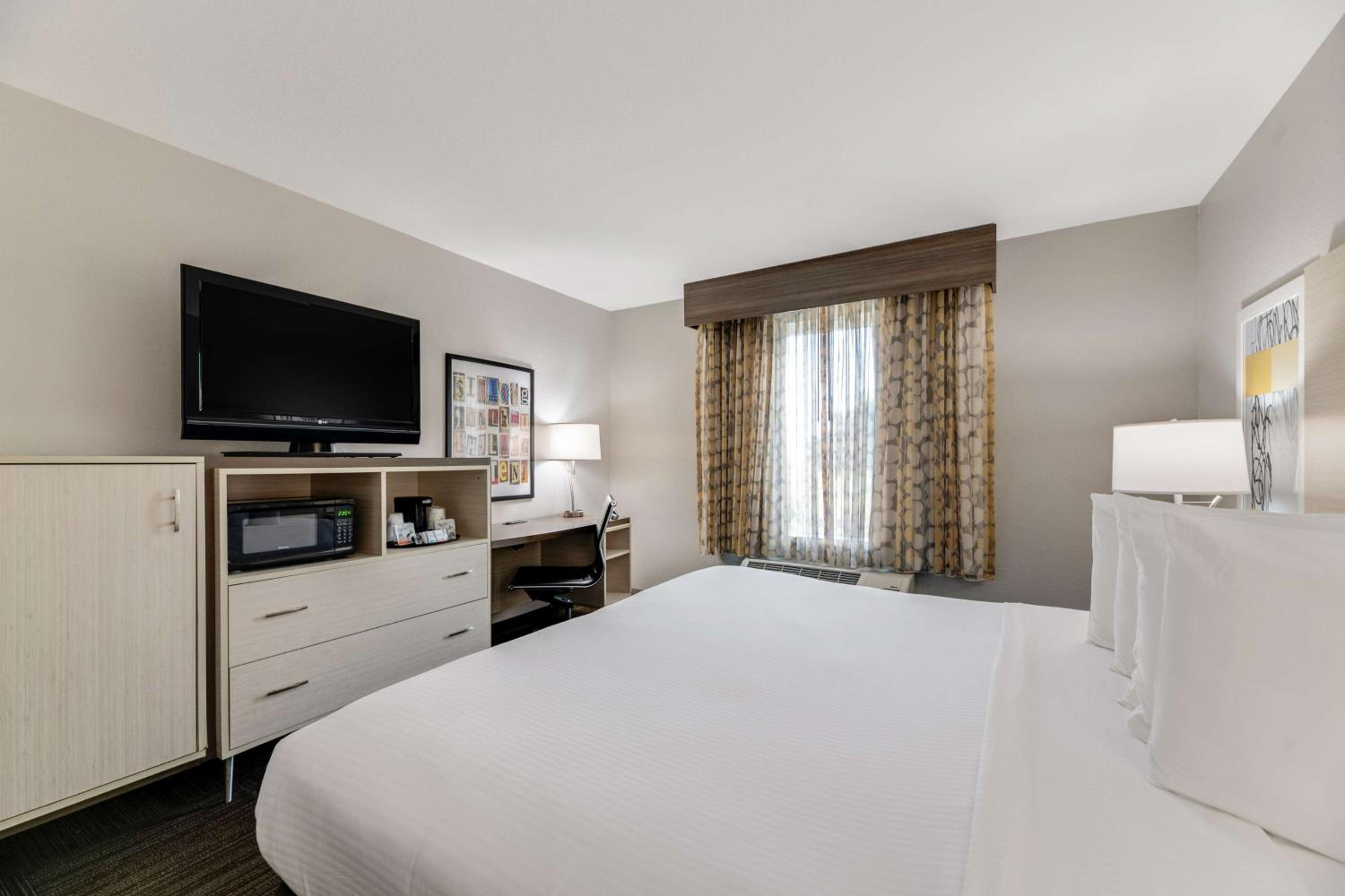 King Suite With Spa Bath - Photo 1