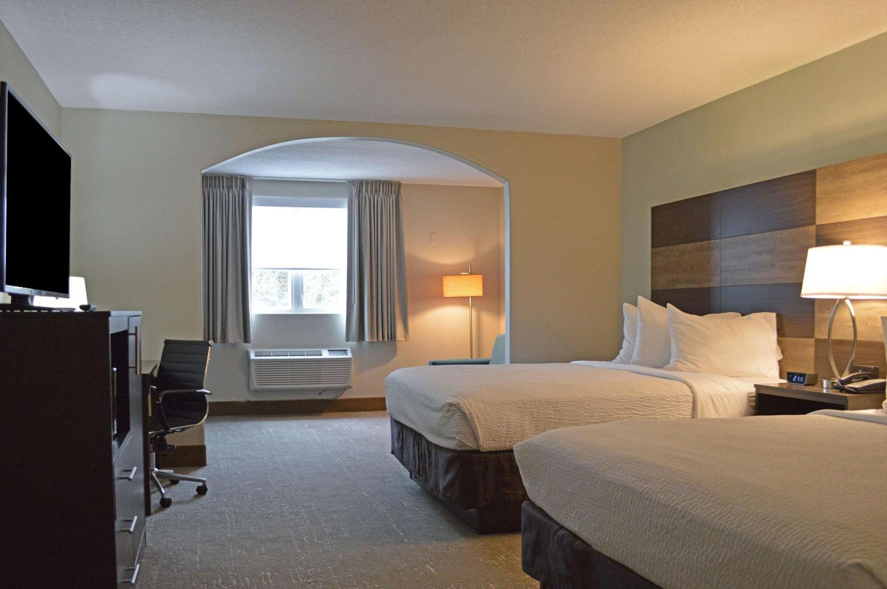 Deluxe Queen Suite - Photo 2