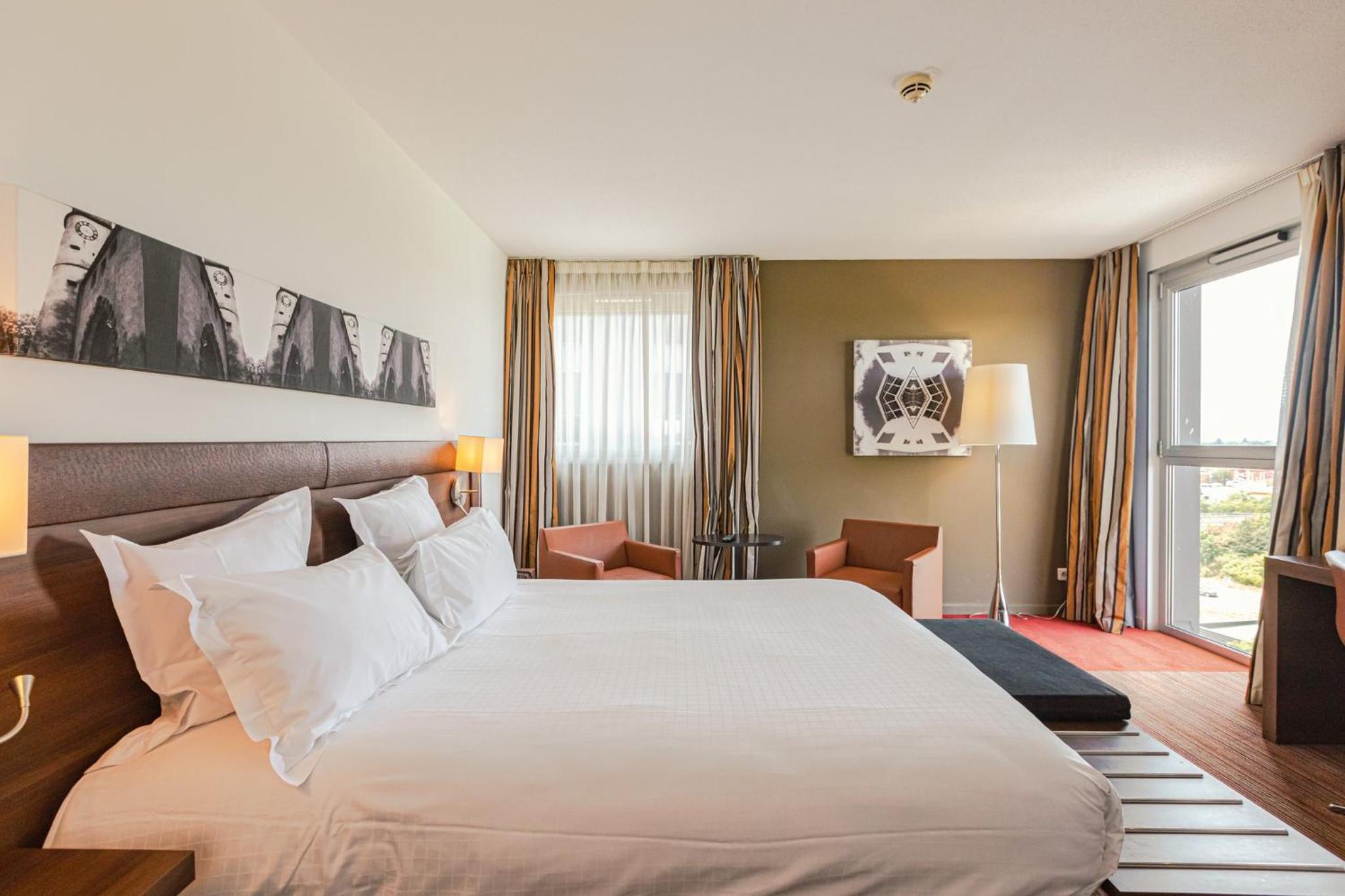 Premium Queen Room with sofa bed photo 2