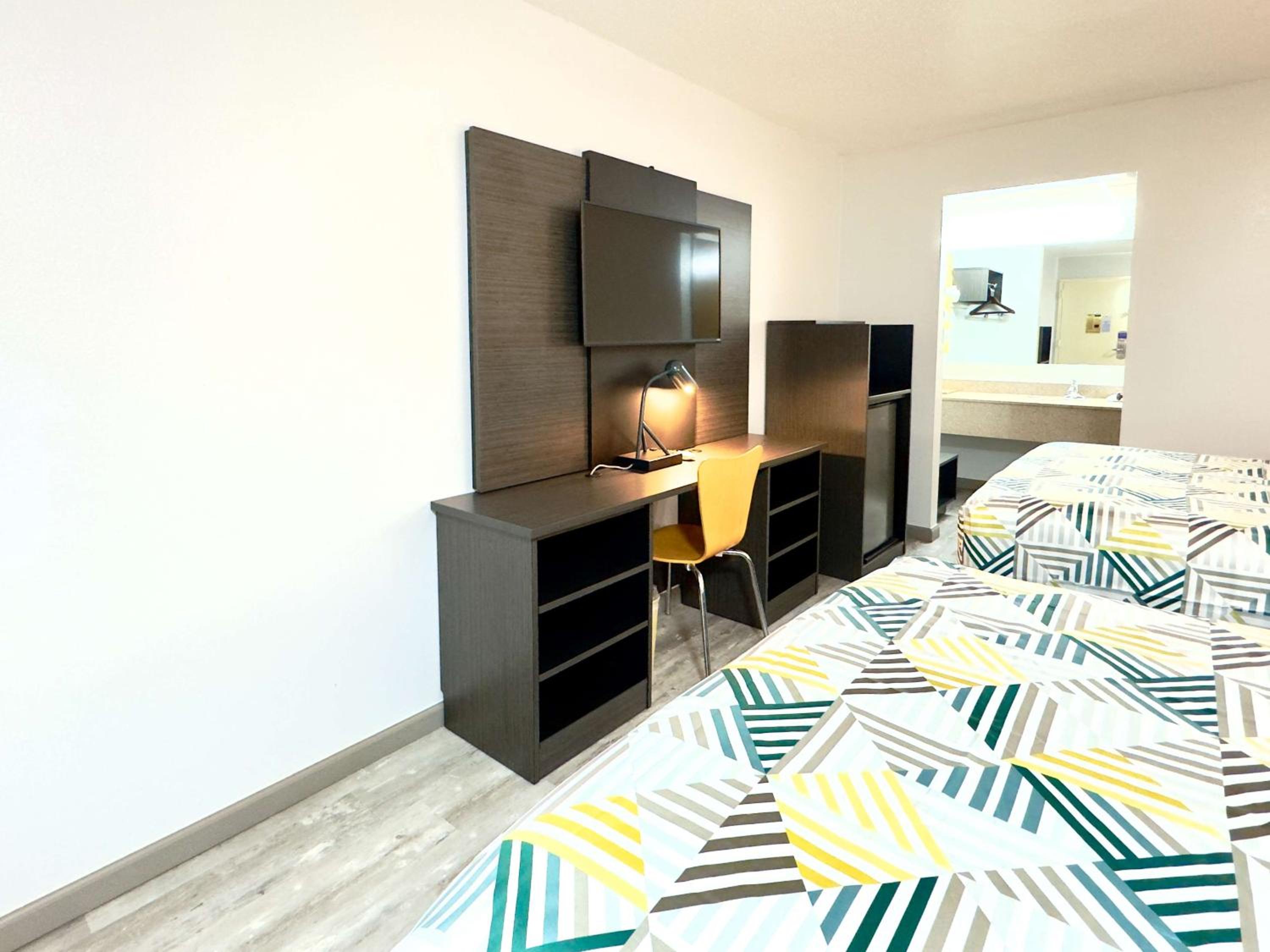 Deluxe Quadruple Room - Smoking photo 3