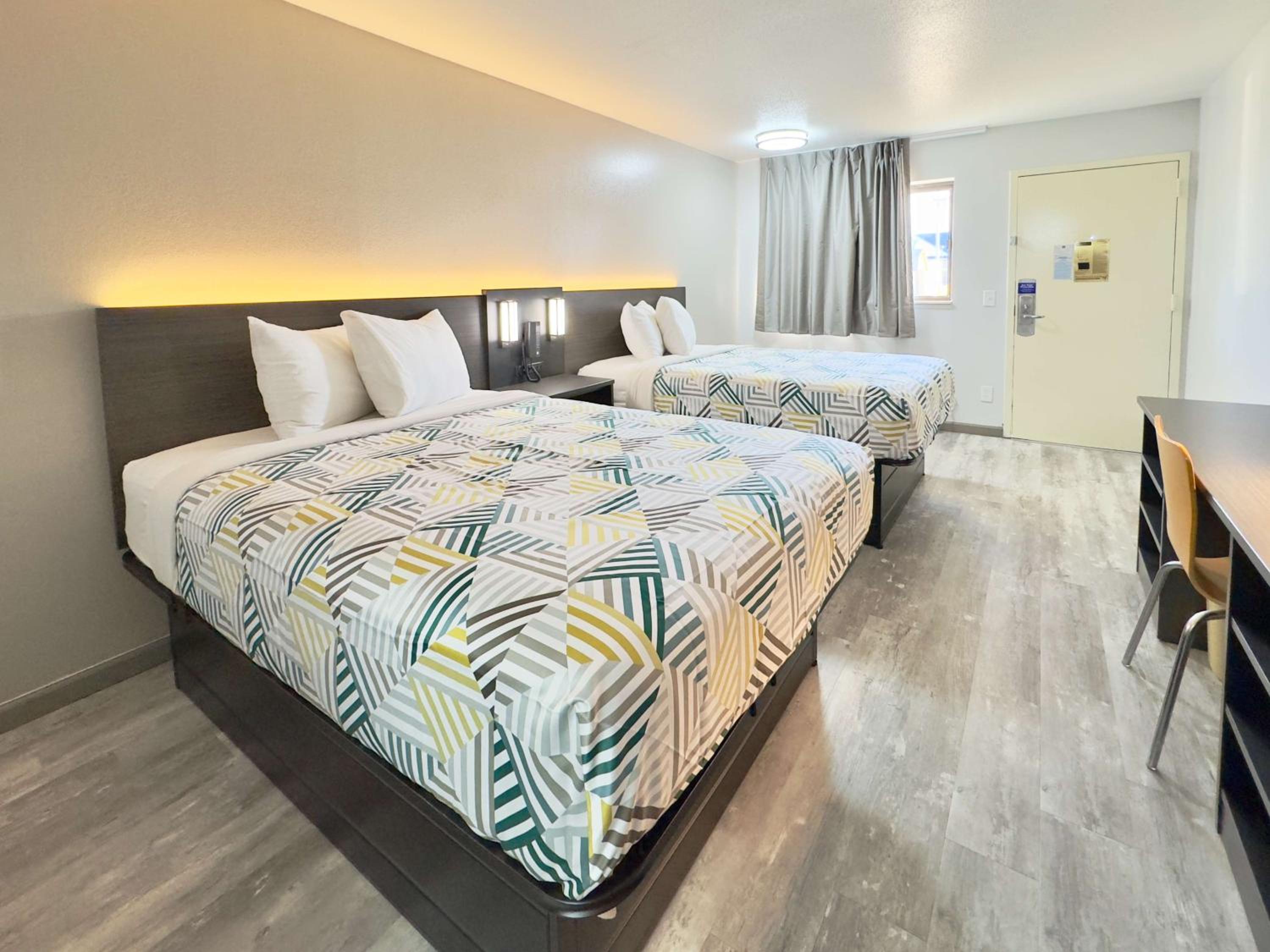 Quadruple Room - Non-Smoking photo 2