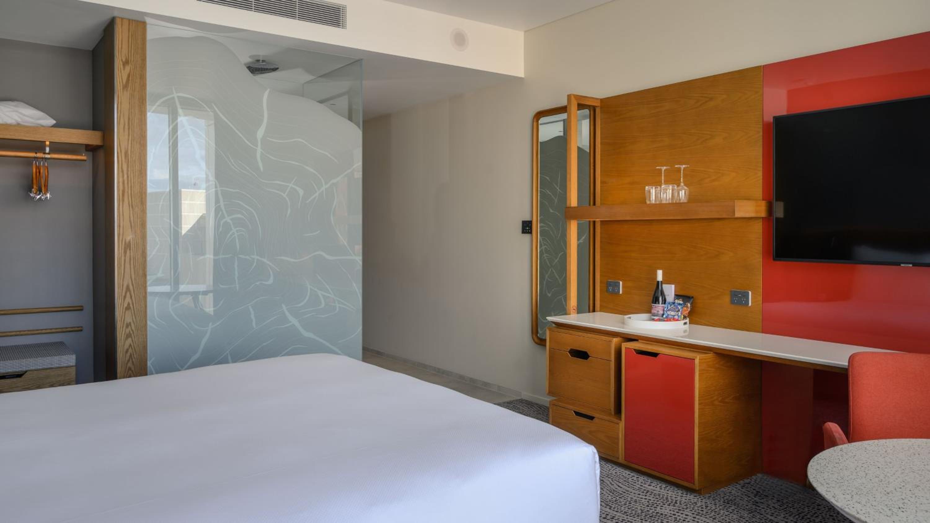 Standard King Room - Photo 8