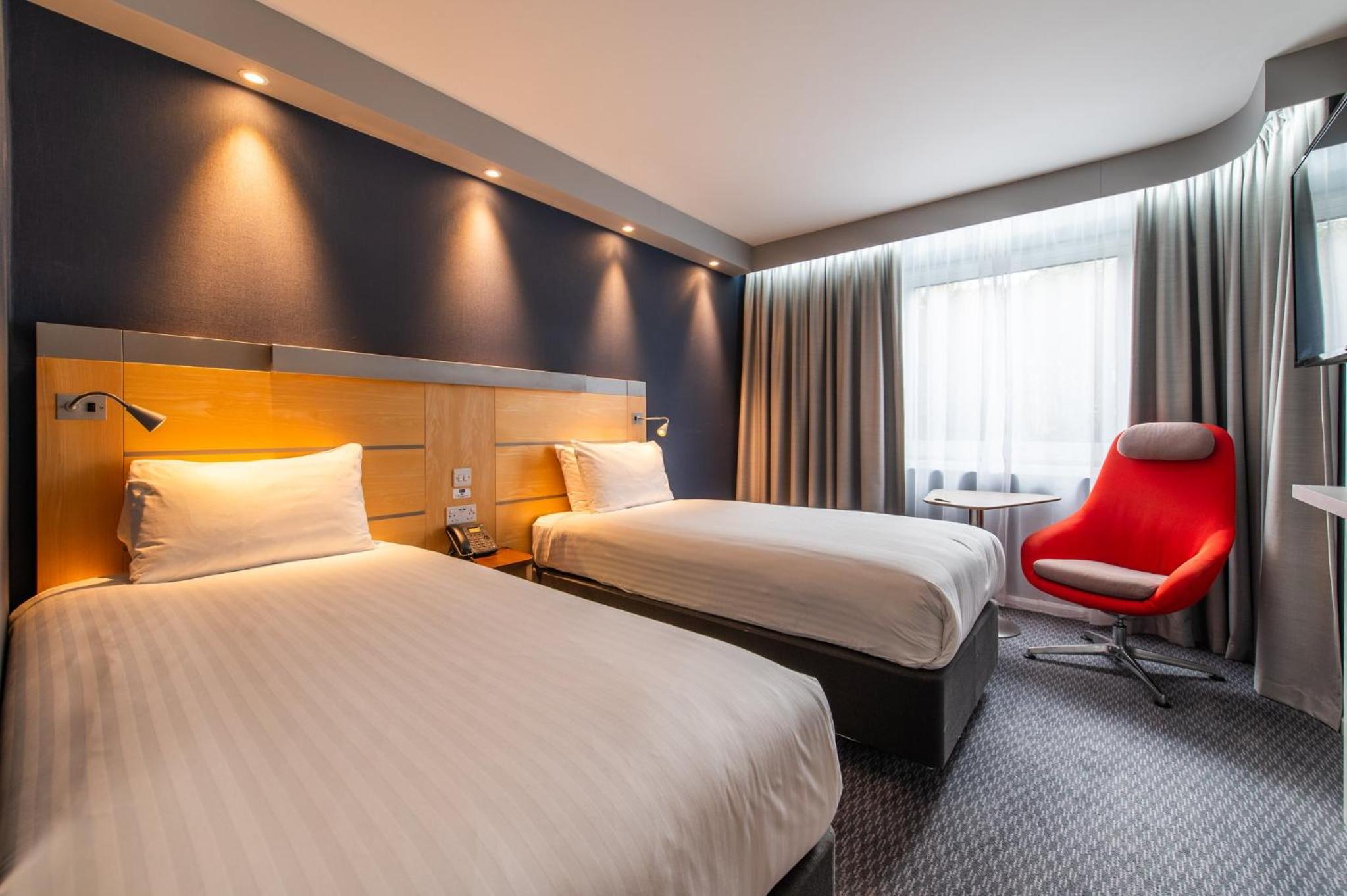 Standard Twin Room with Free Hot Breakfast photo 2