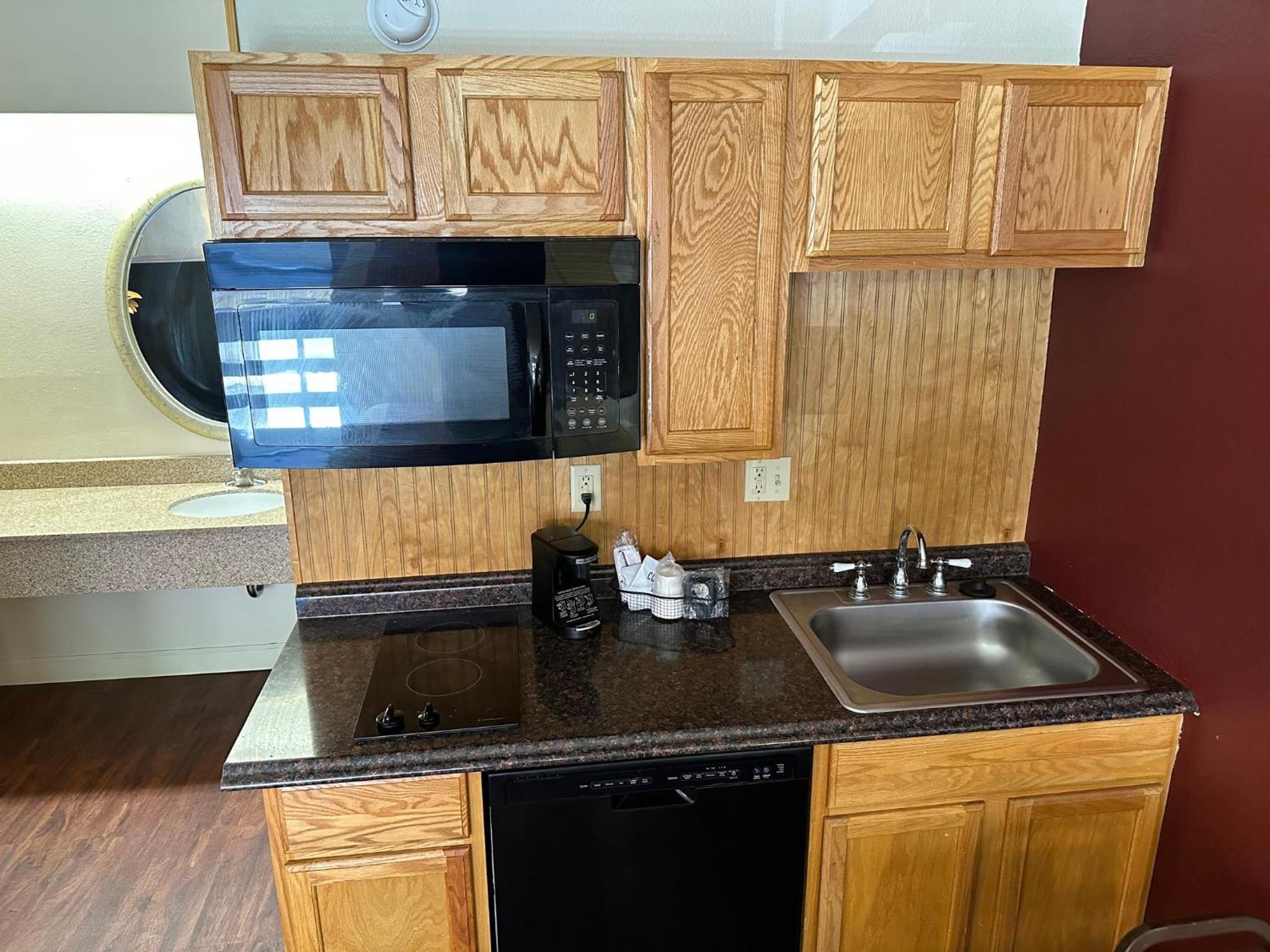 Superior King Room with Kitchenette Non-Smoking photo 2