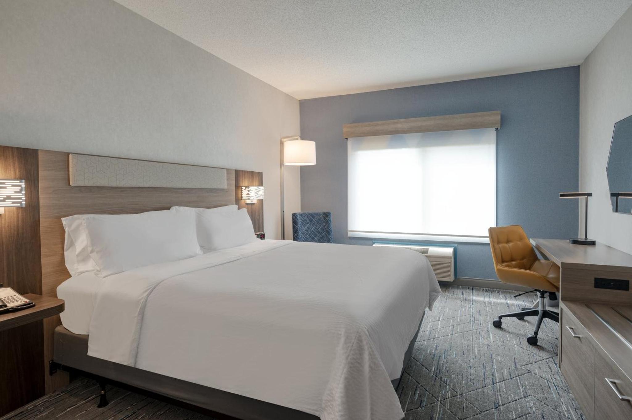 King Room - Mobility Access/Hearing Accessible - Photo 5