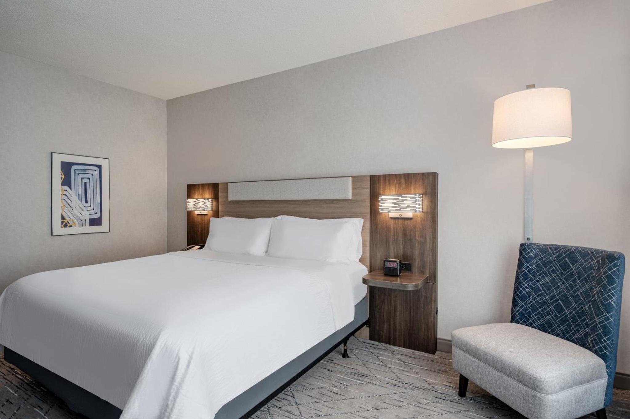 King Room - Mobility Access/Hearing Accessible - Photo 4