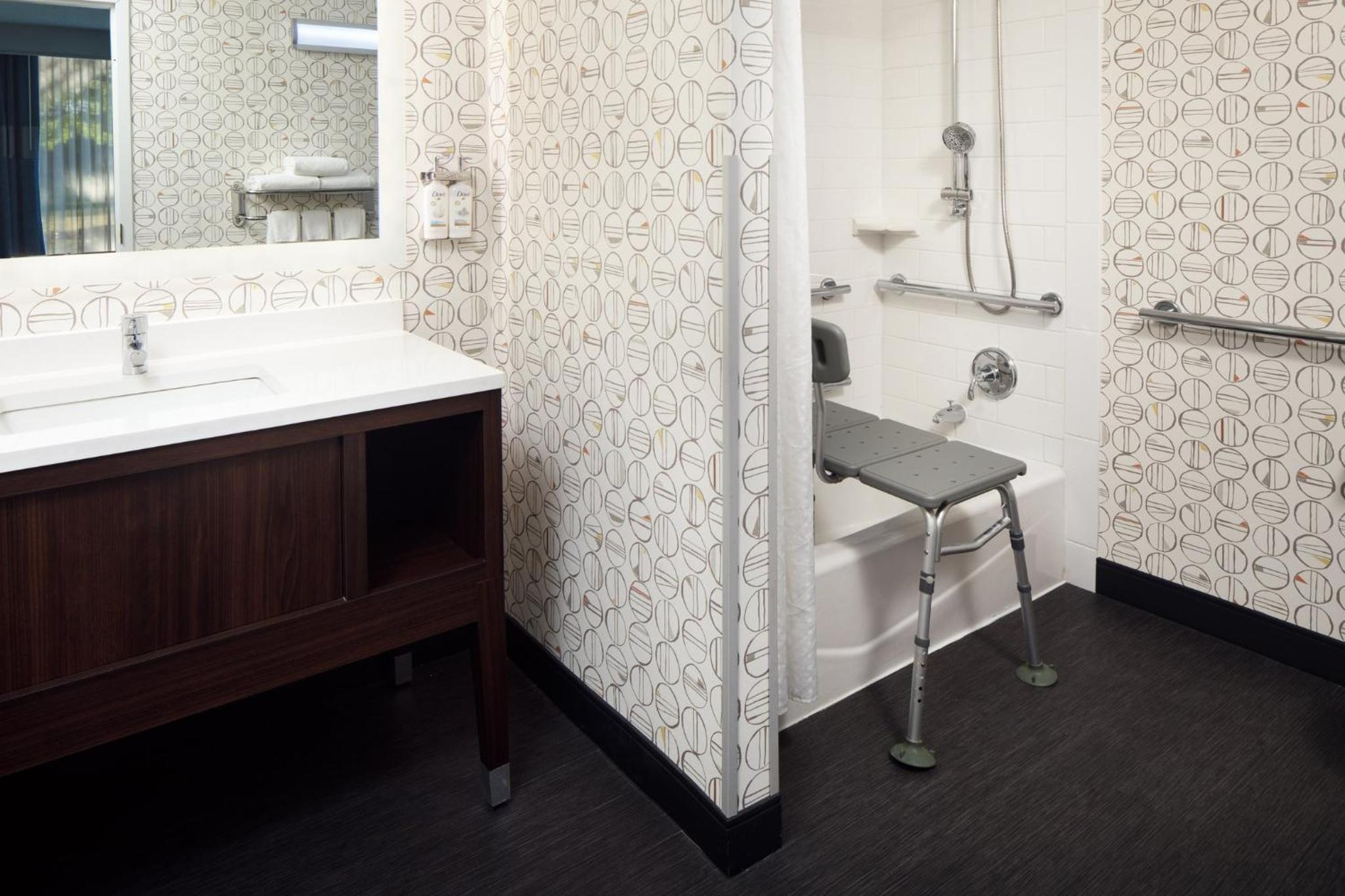 King Suite - Disability Access - Photo 3