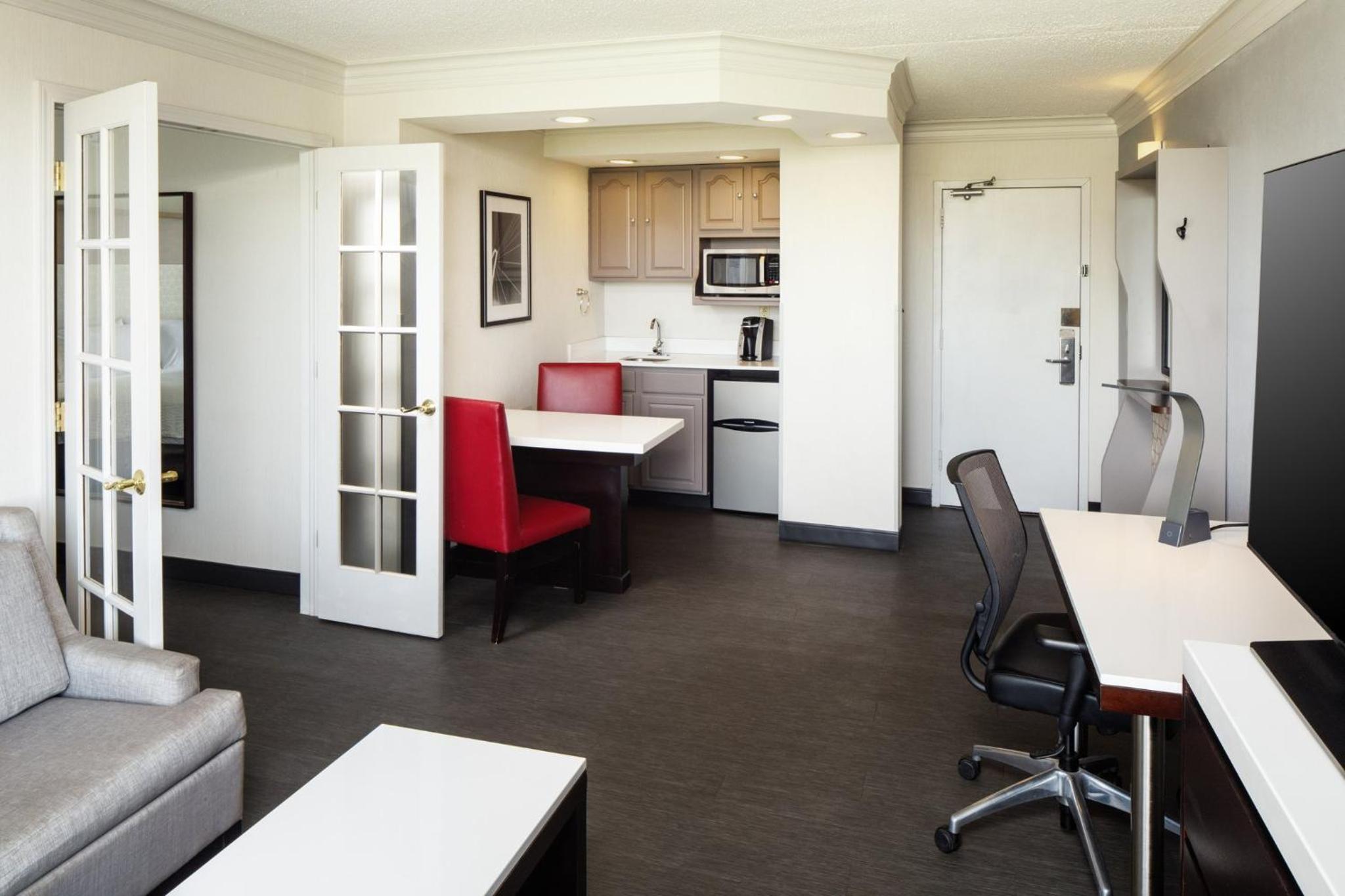 King Suite - Disability Access - Photo 1