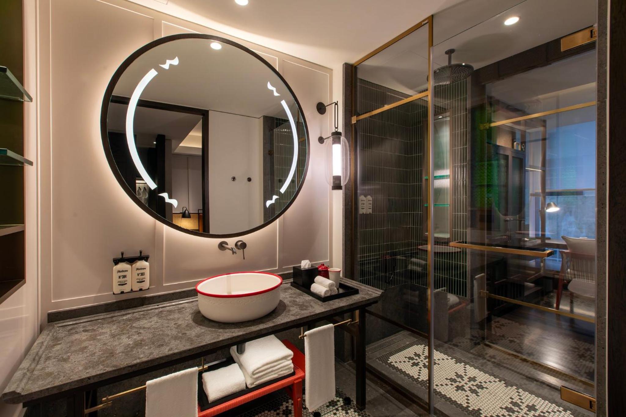 Standard King Room – High Floor