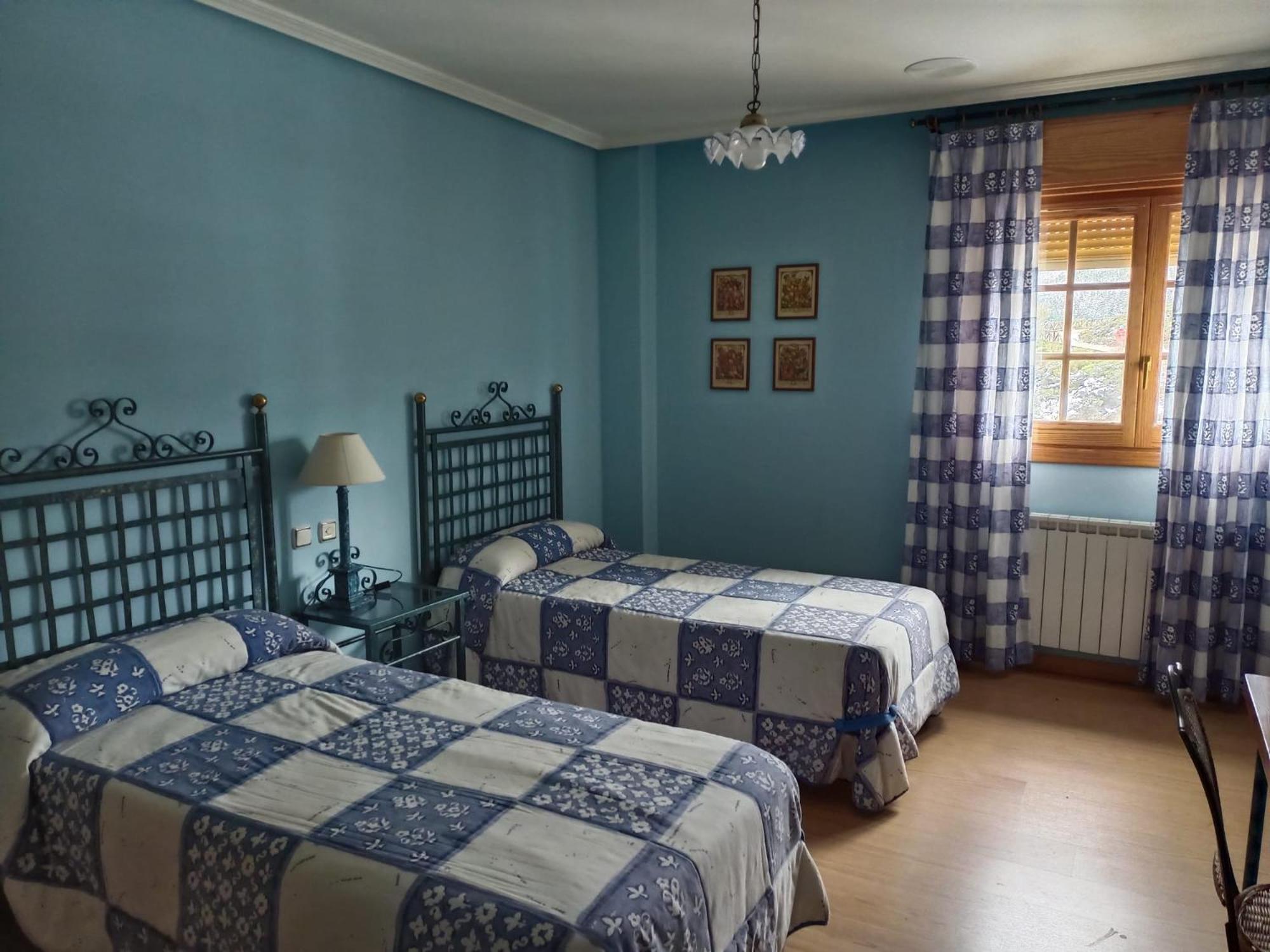 Twin Room - Photo 4