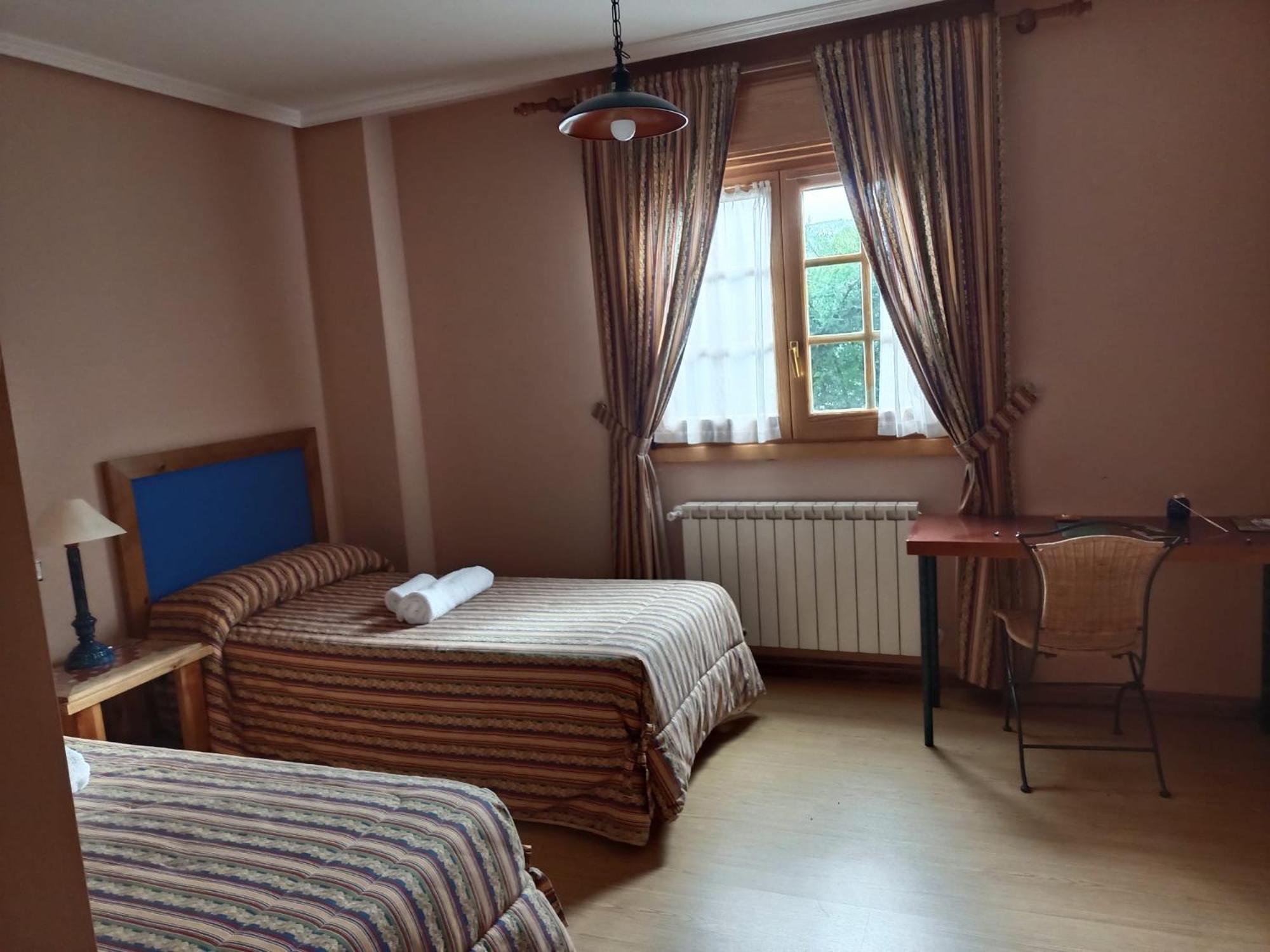 Twin Room - Photo 2