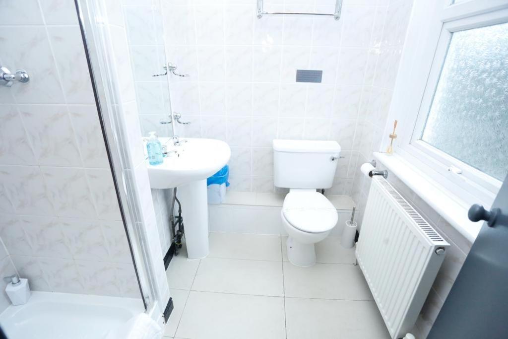 Single Room - En Suite photo 3