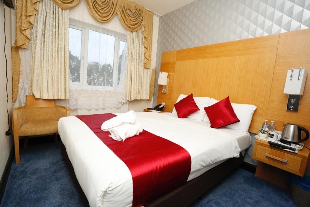 Economy Double En Suite photo 2
