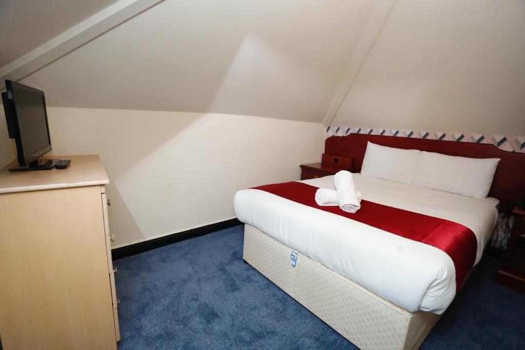 Budget Double Room with Private Bathroom - Second Floor photo 2
