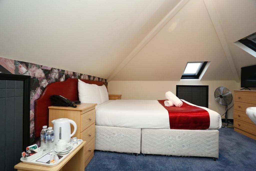 Budget Double Room with Private Bathroom - Second Floor photo 1