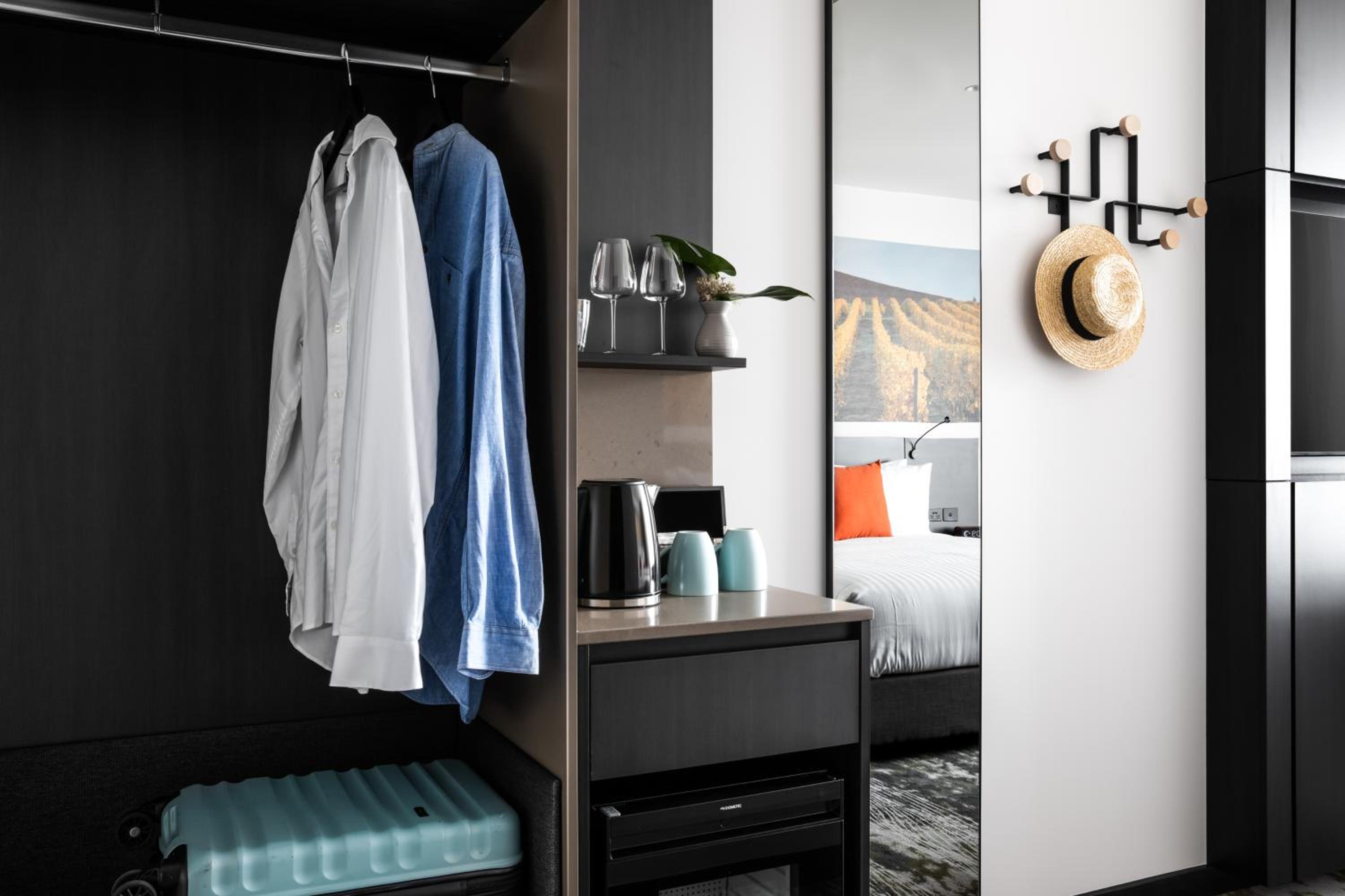 Superior King Room with Ocean view - Photo 5