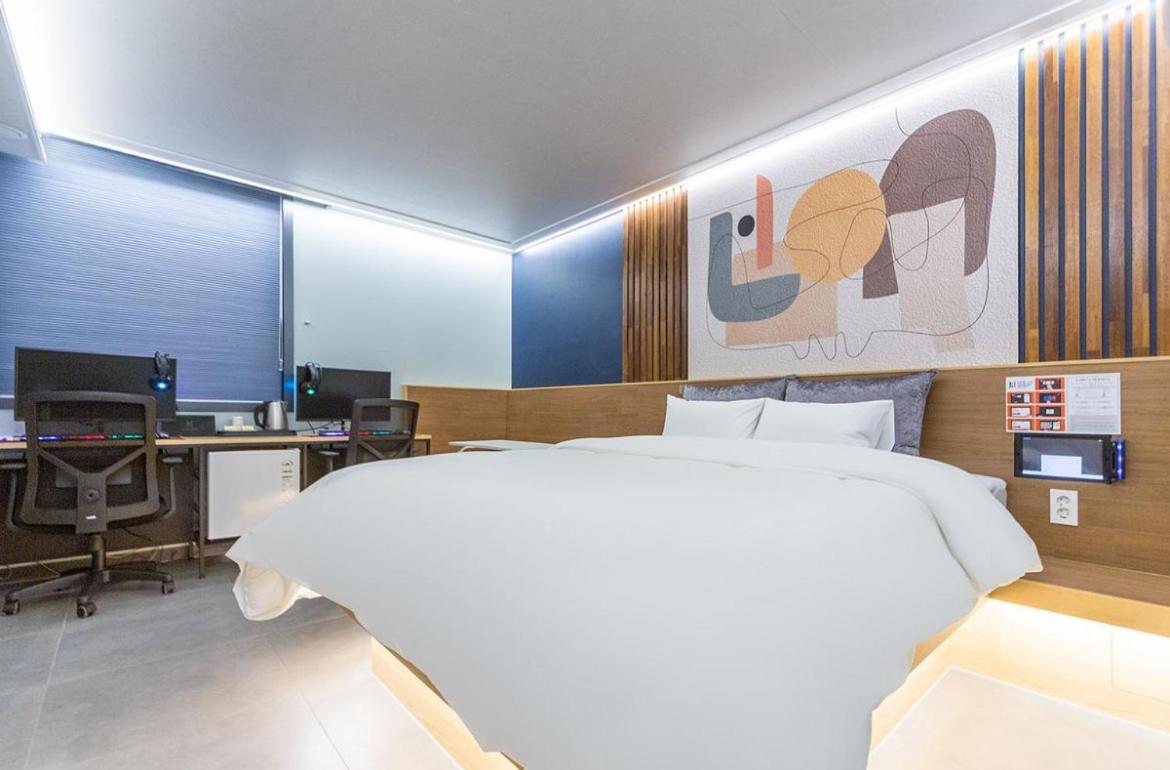 Deluxe Double Room - Photo 11