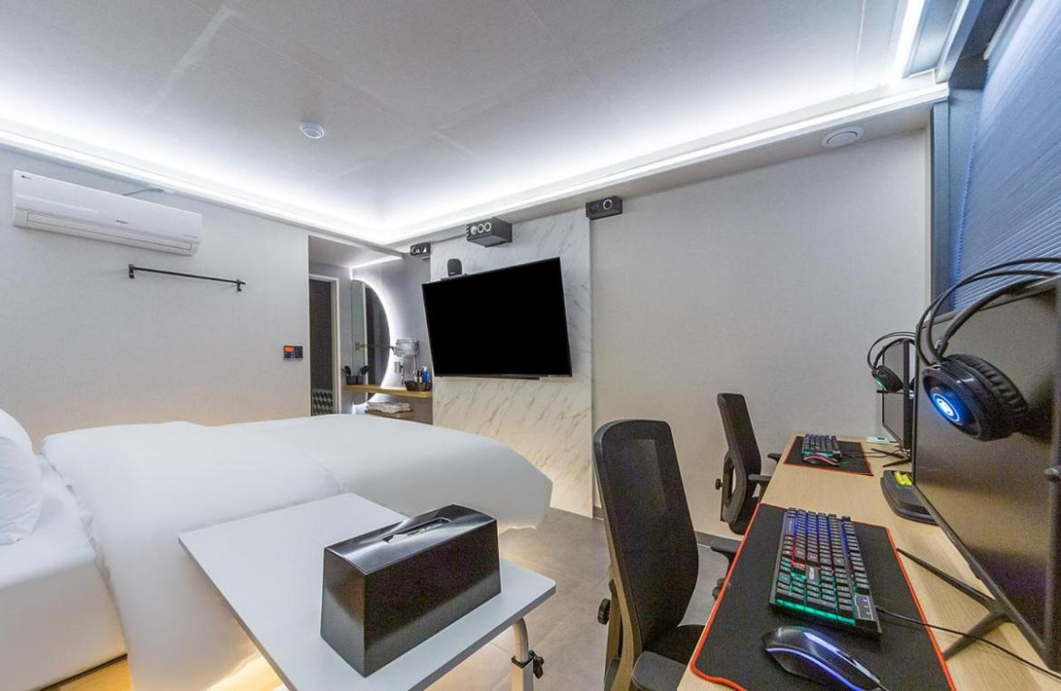 Deluxe Double Room - Photo 16