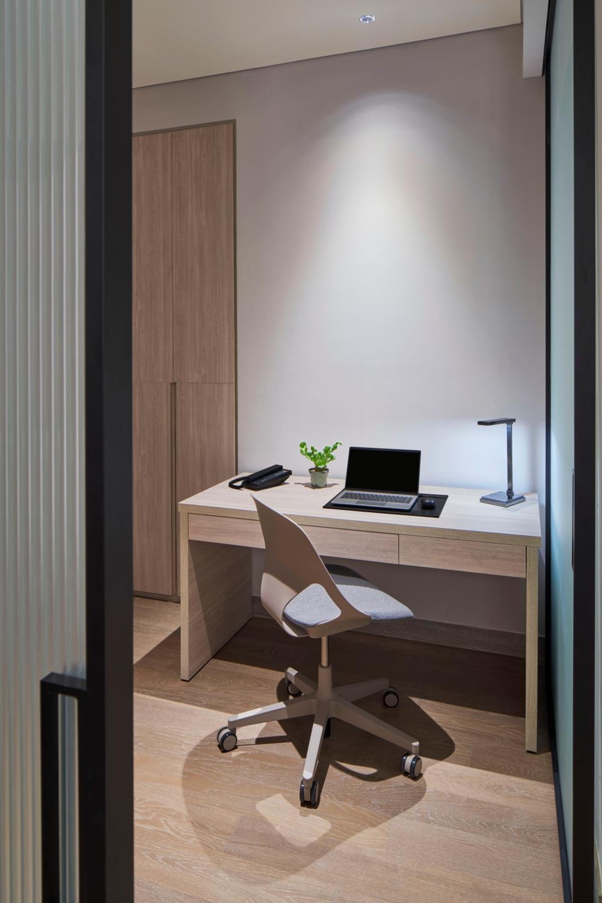 One-Bedroom Executive Suite - Photo 6