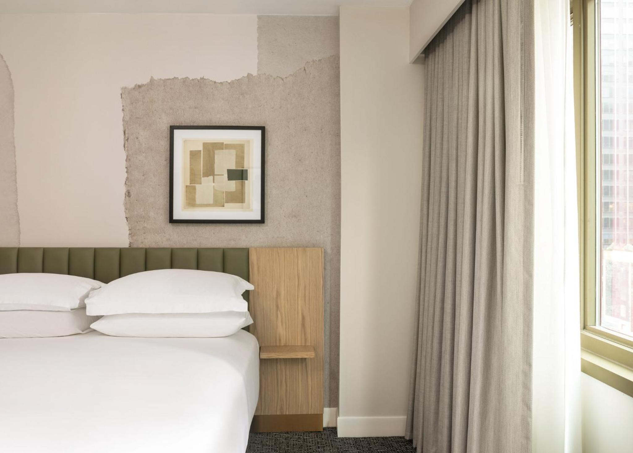 Essential Room thumbnail 6