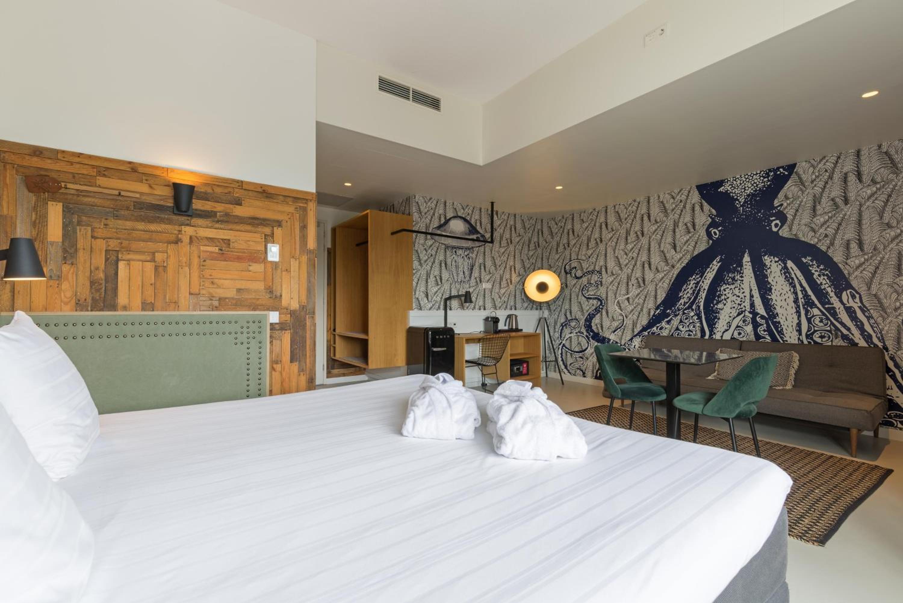 Suite 1 King Bed