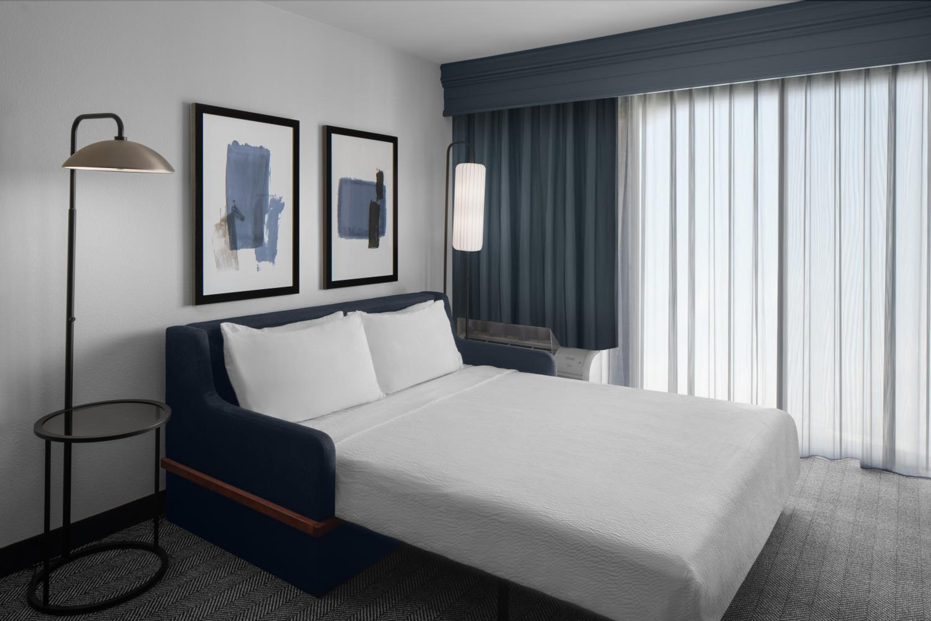 Guest room, 1 King, Sofa bed, Balcony - Photo 3