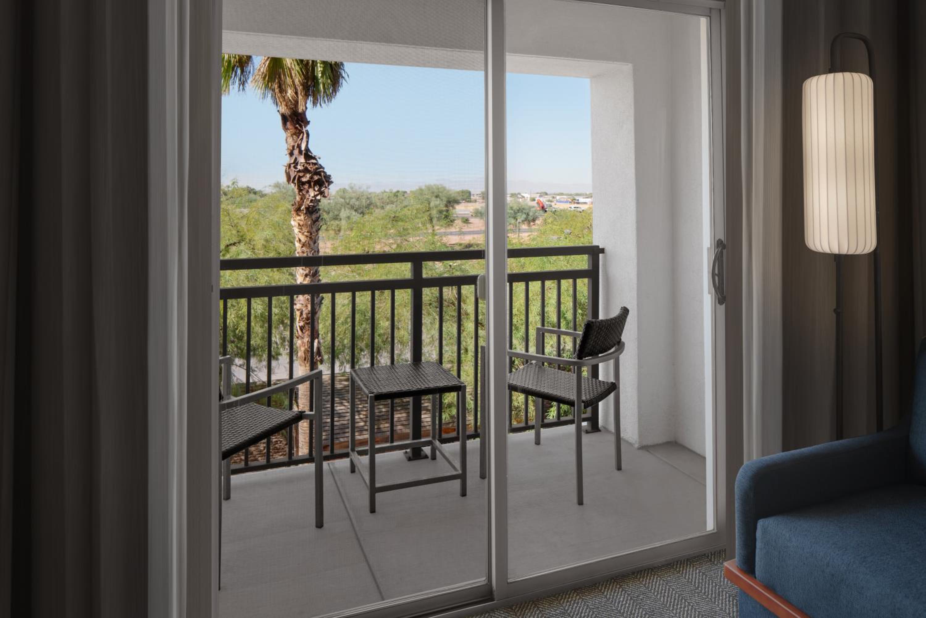 Guest room, 1 King, Sofa bed, Balcony - Photo 4