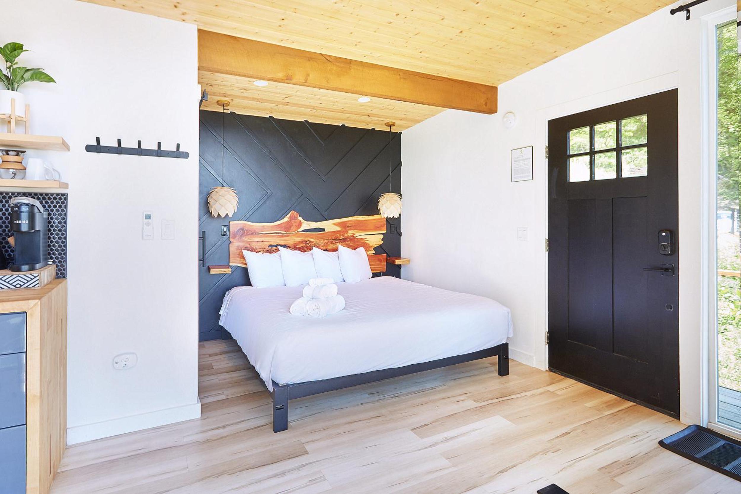 One-Bedroom House - Photo 5