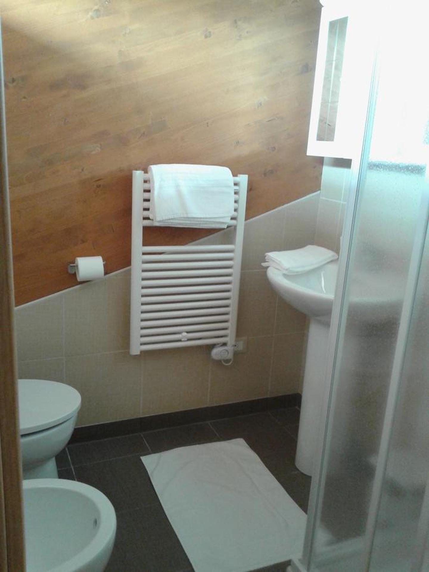 Single Room with Private Bathroom photo 2