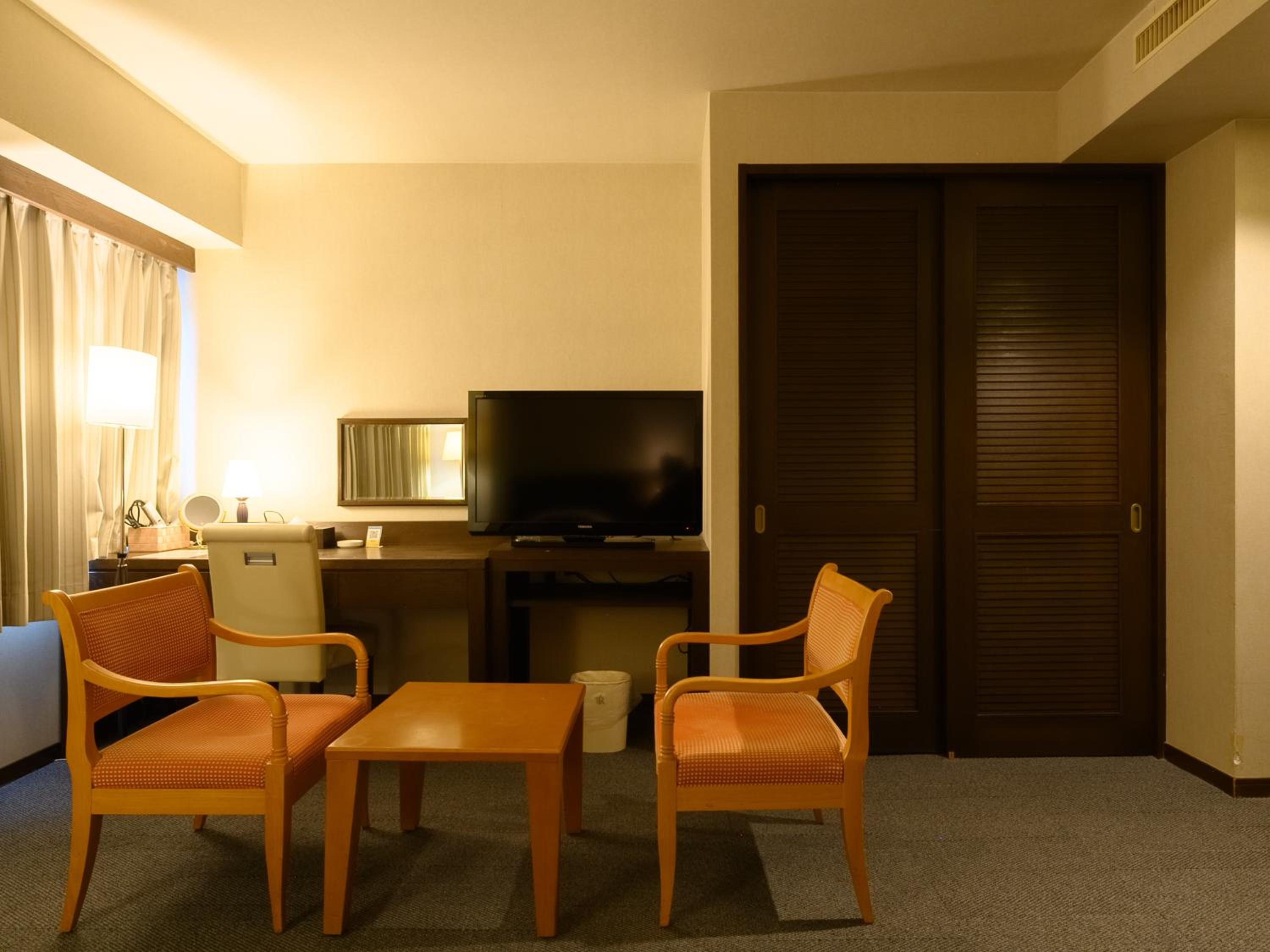 Twin Room - Smoking - Photo 9