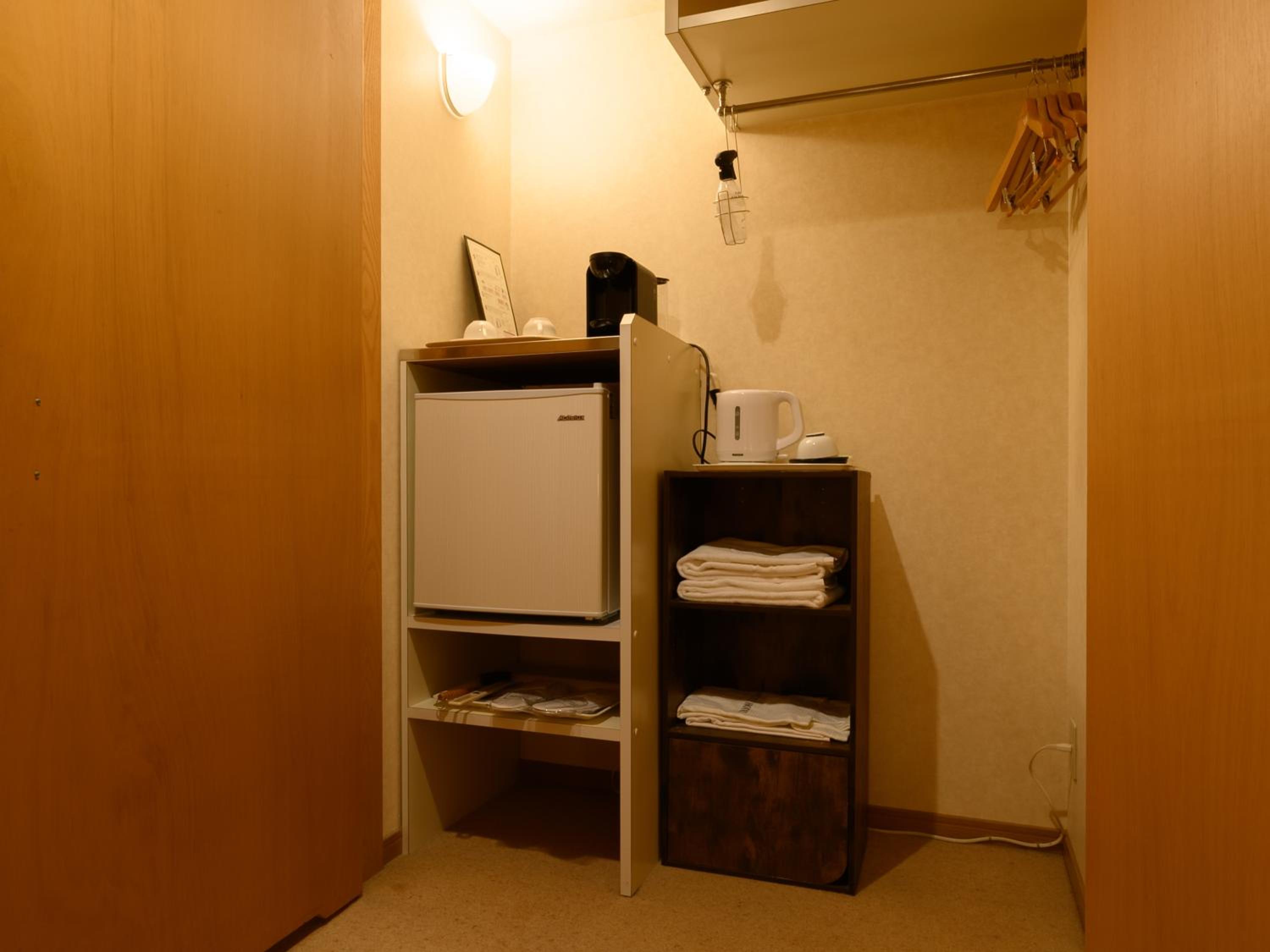 Twin Room - Smoking - Photo 13