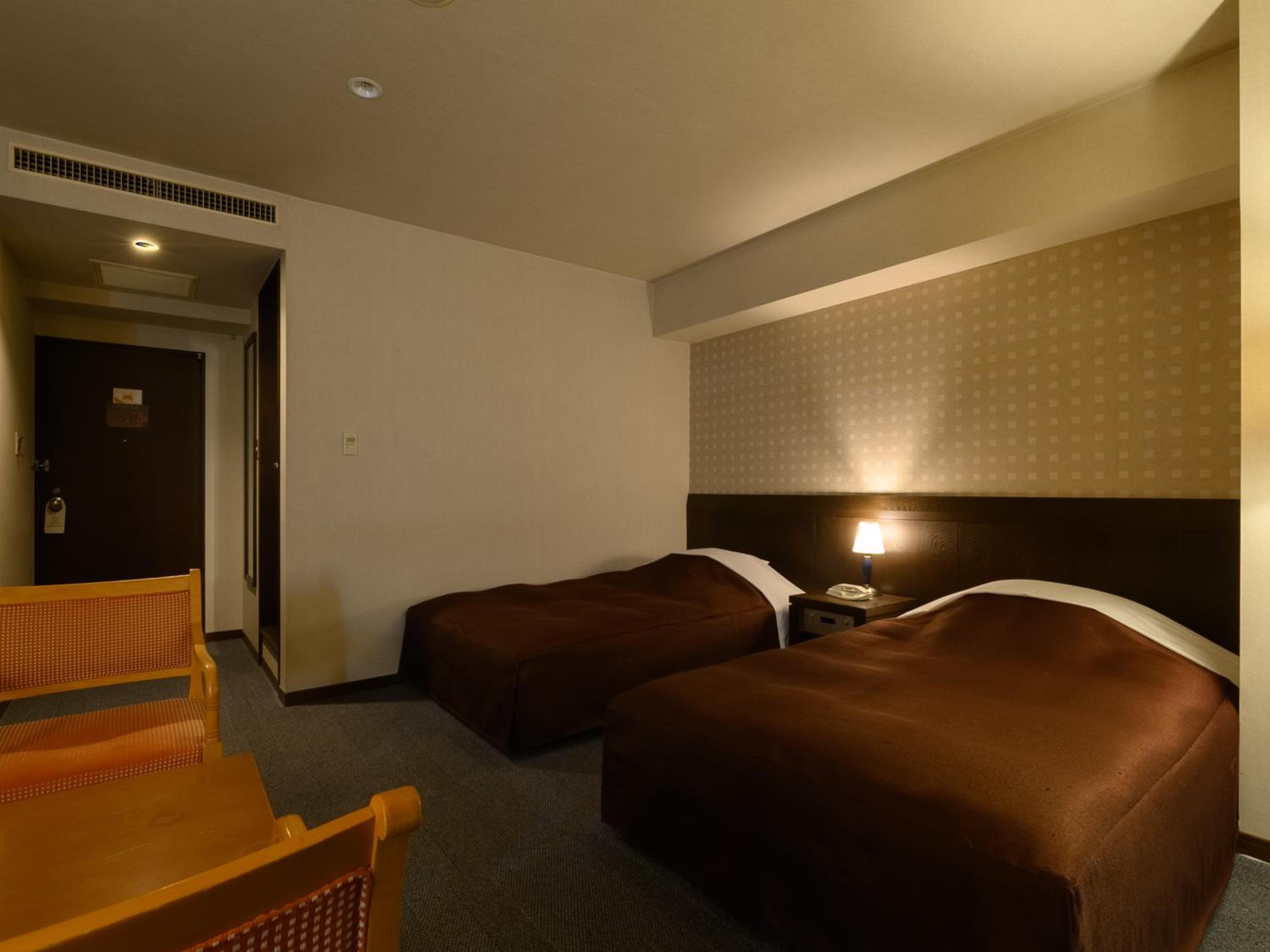 Twin Room - Smoking - Photo 18