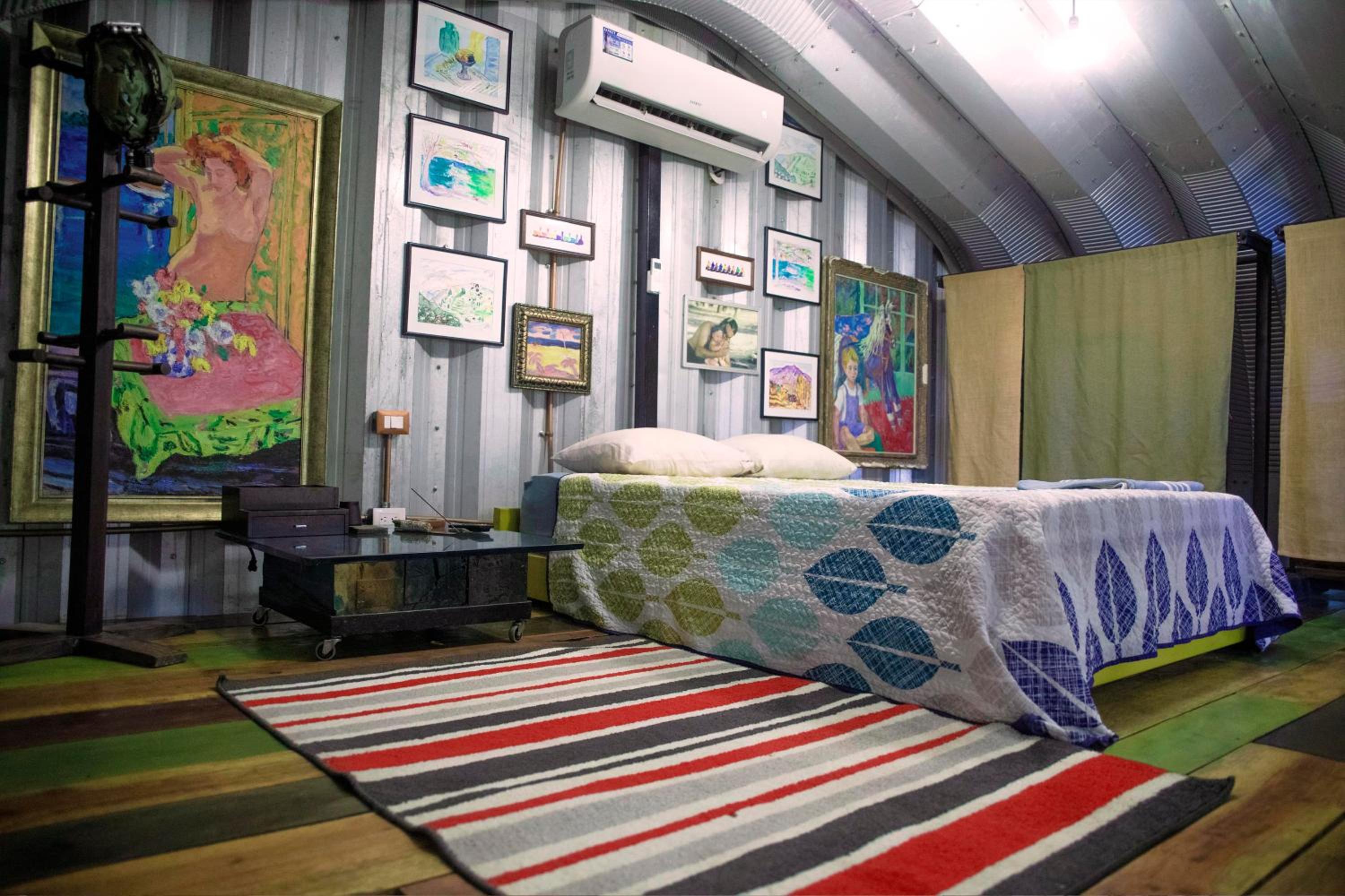One-Bedroom Apartment photo 1