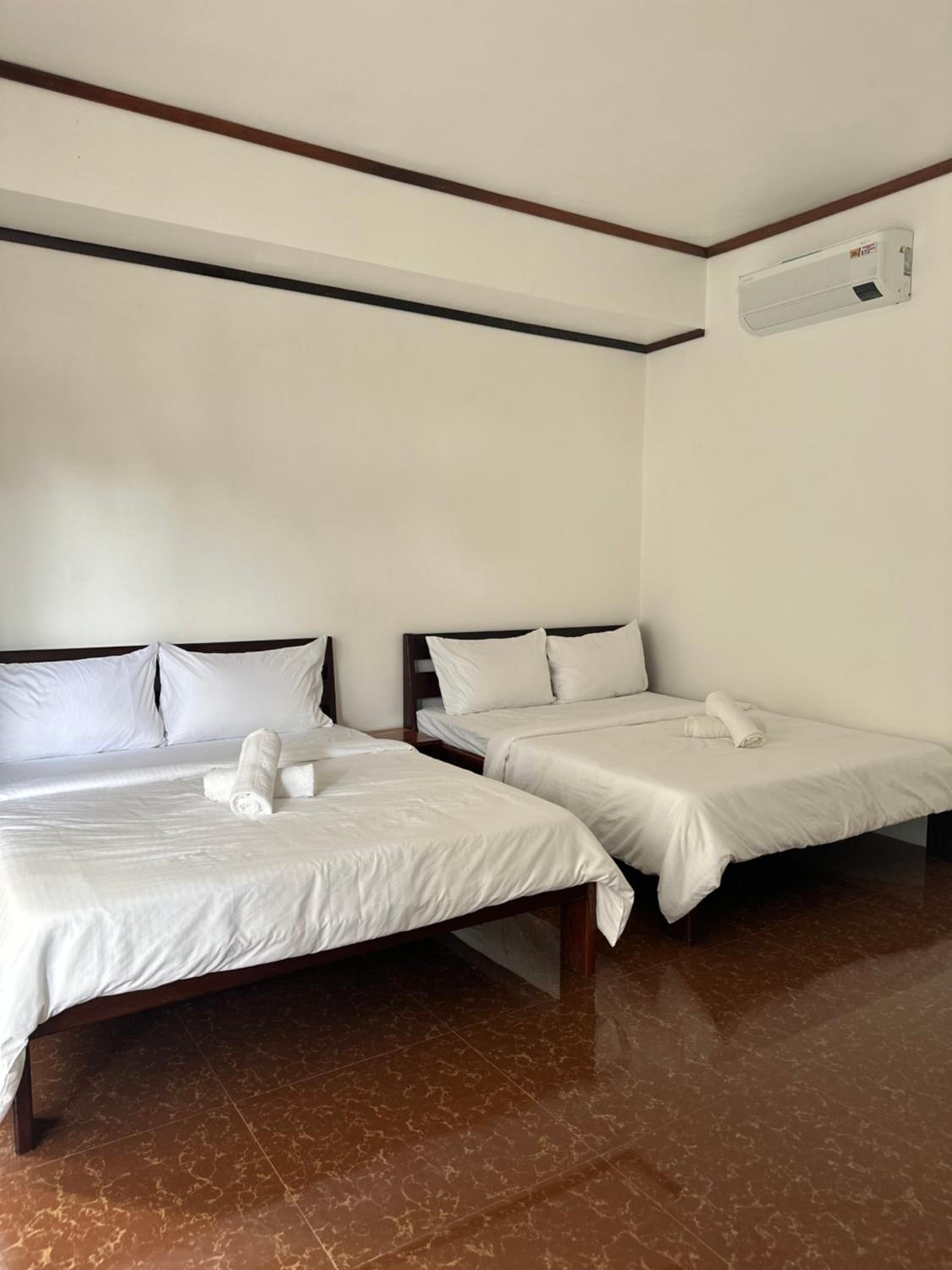 Deluxe Queen Room with Two Queen Beds photo 3