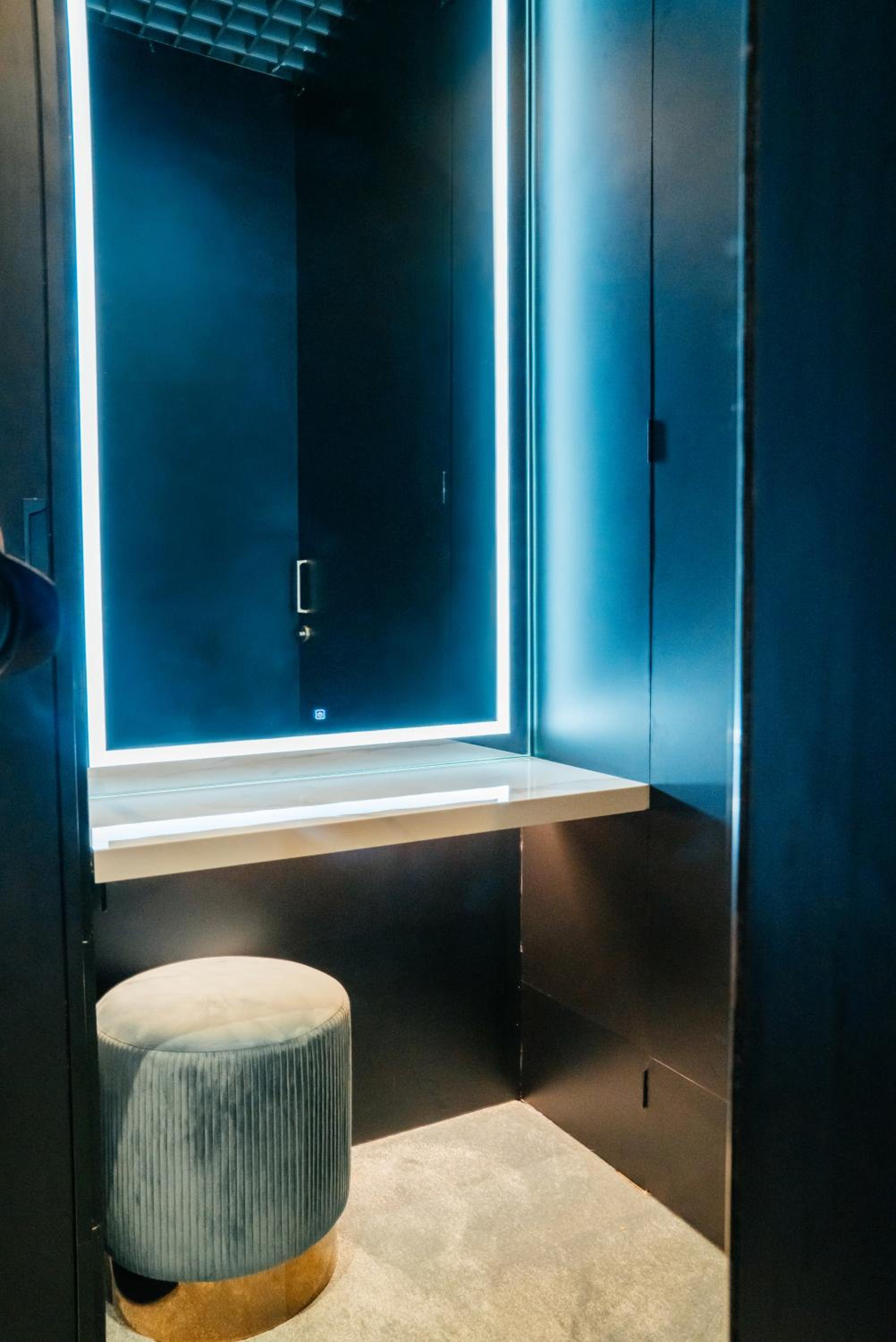 Capsule - Mixed 1 night stay
