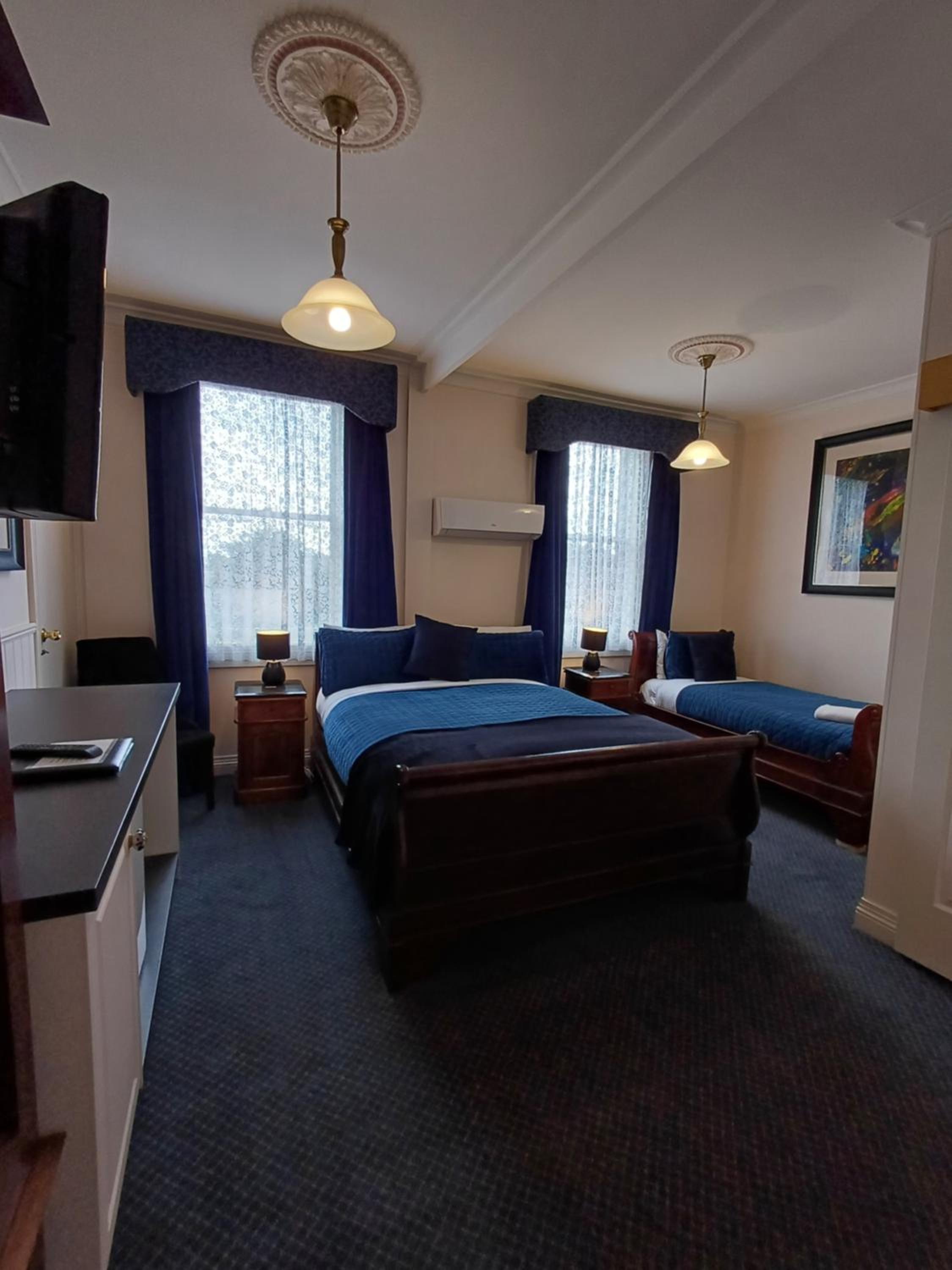 Premium Twin Room - Photo 7