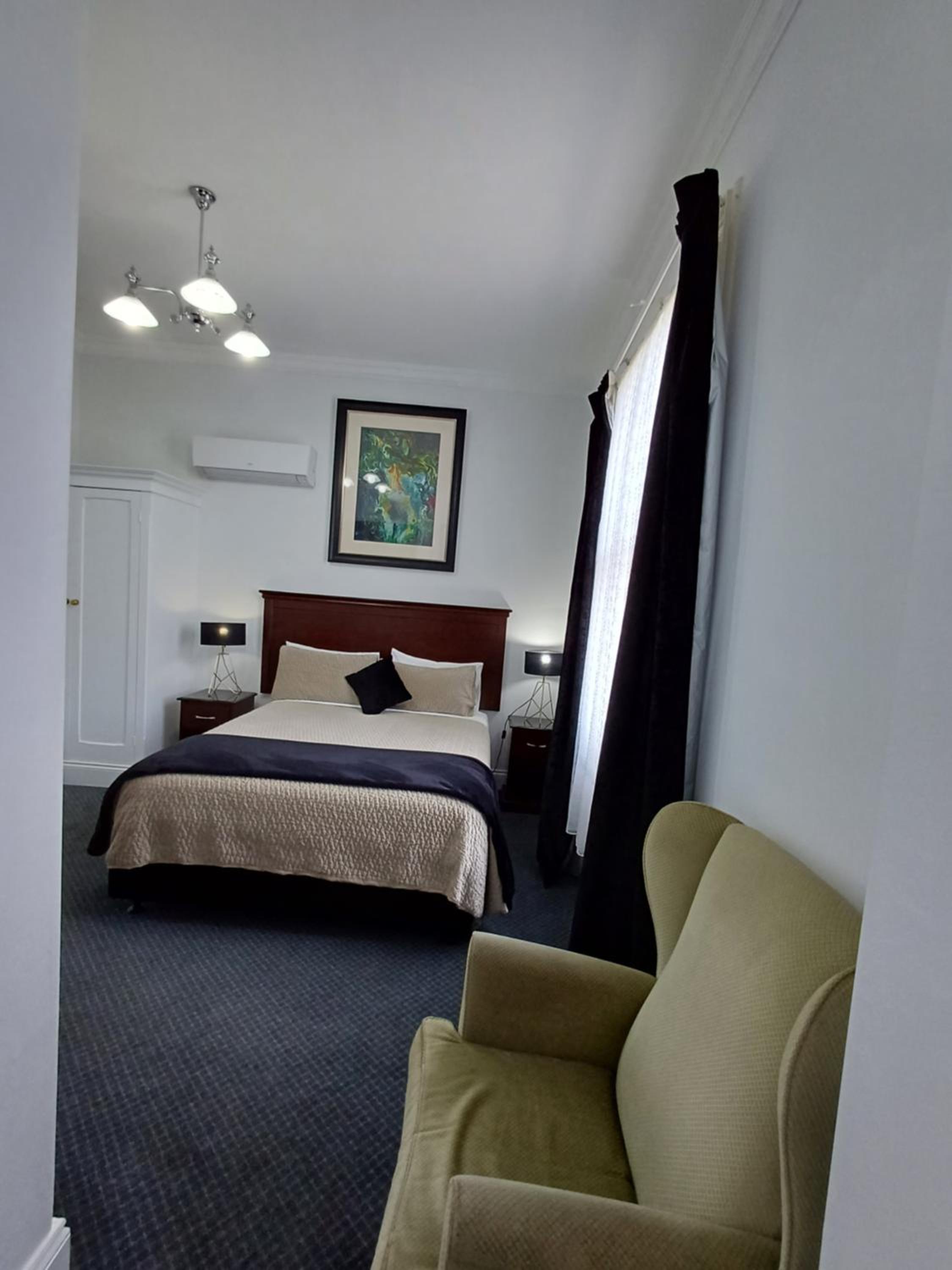 Premium Twin Room - Photo 15