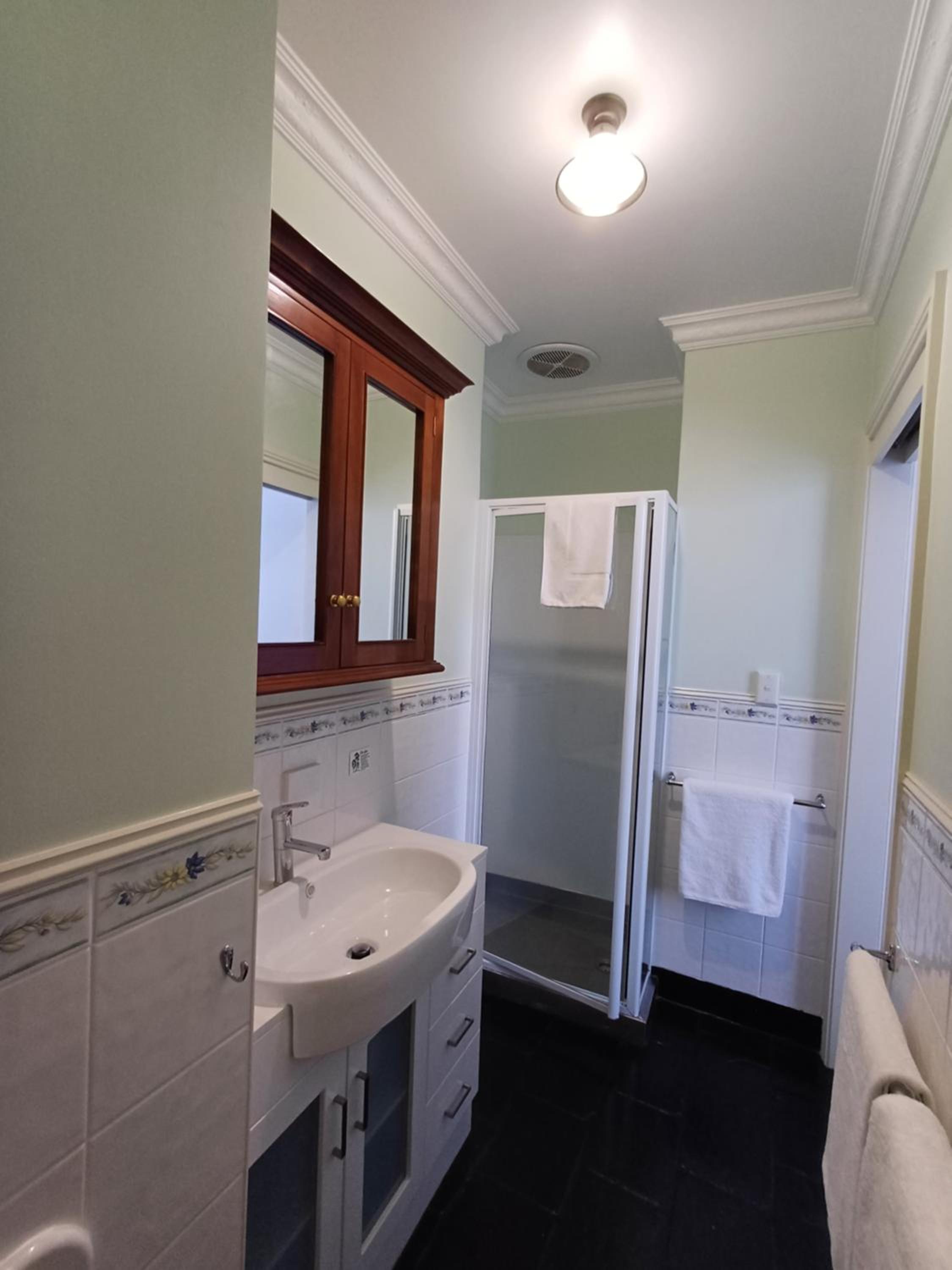 Premium Twin Room - Photo 11