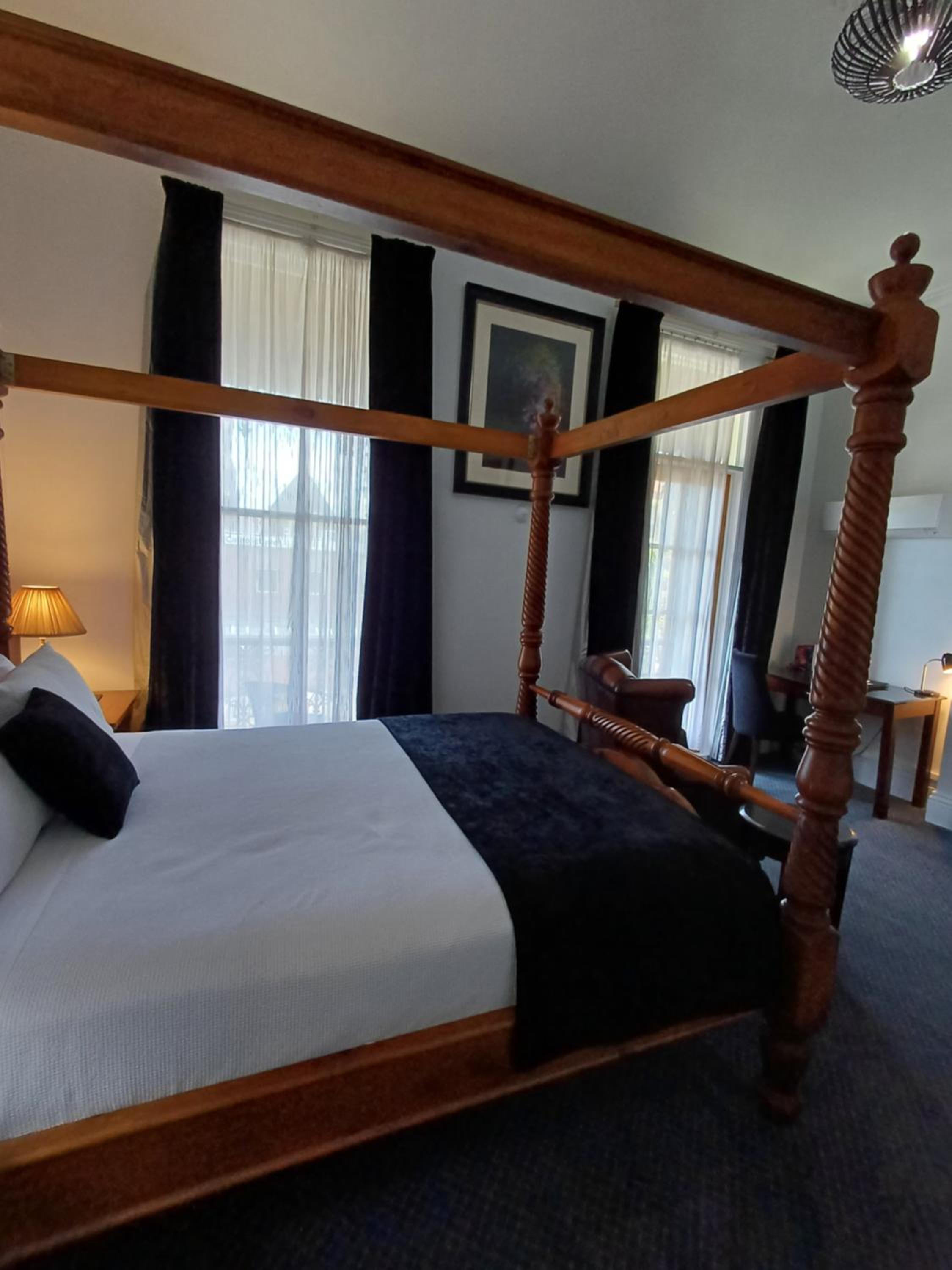 Premium Queen Room - Photo 13