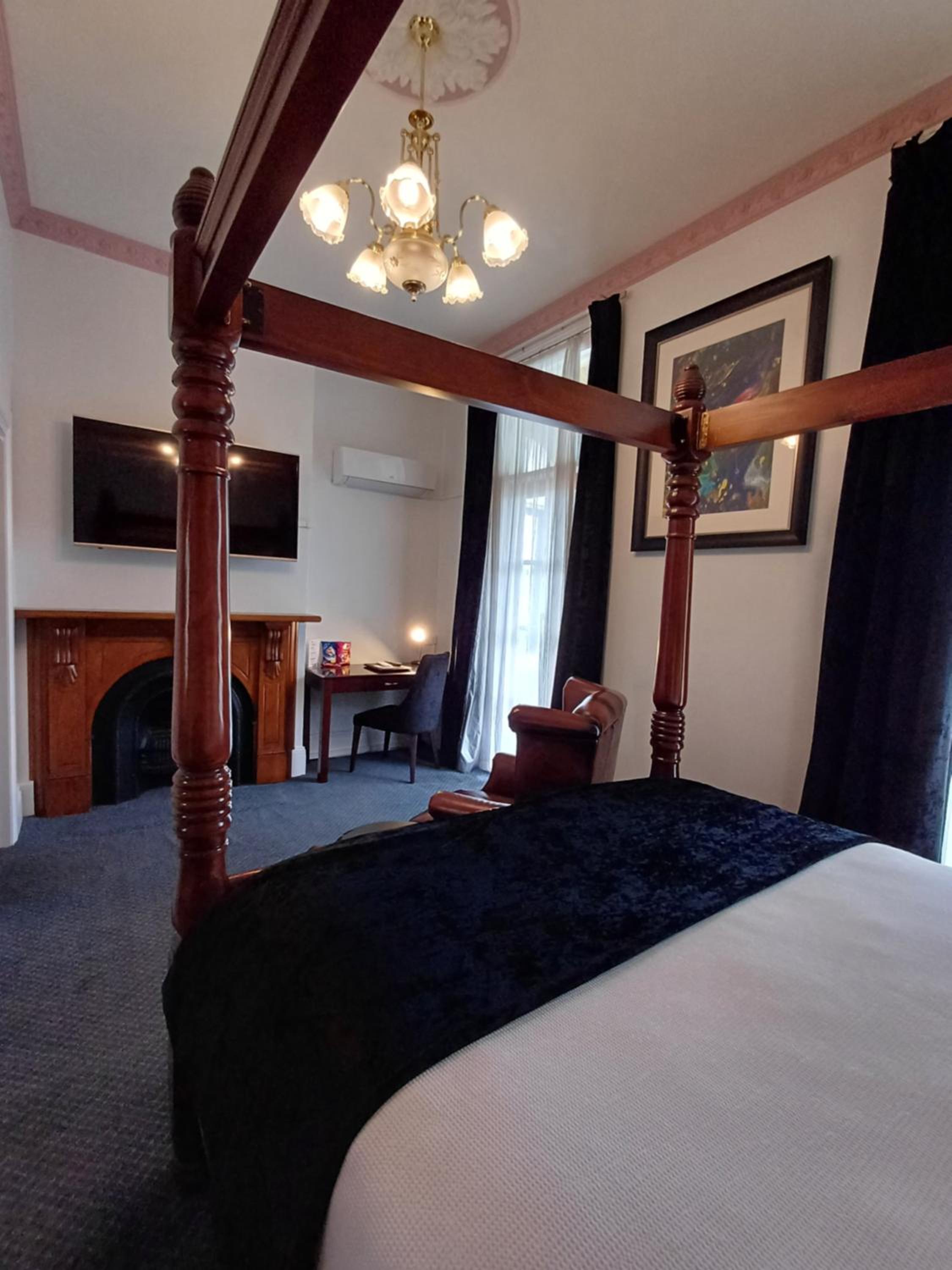 Premium Queen Room - Photo 22