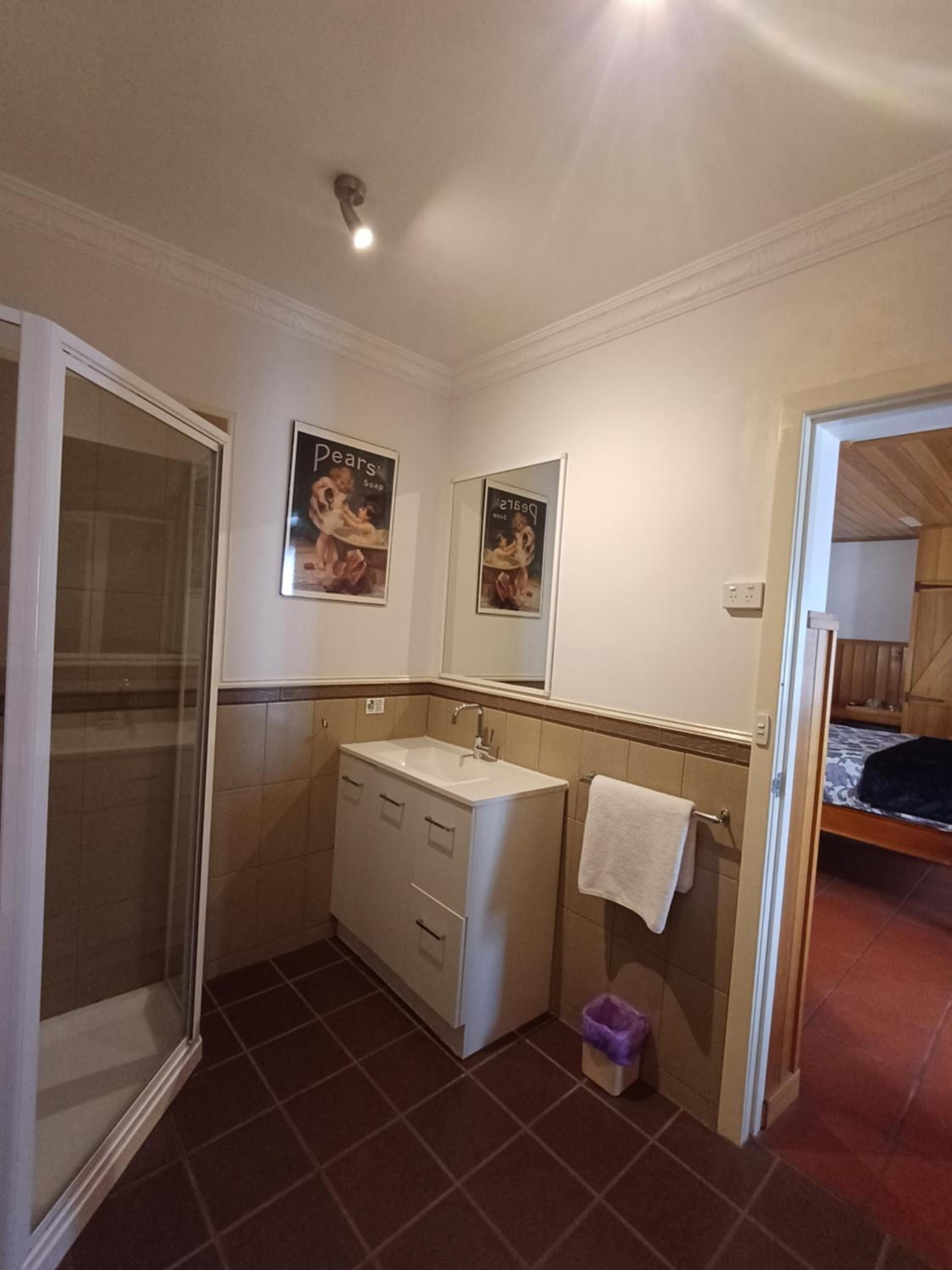 Queen Room photo 2