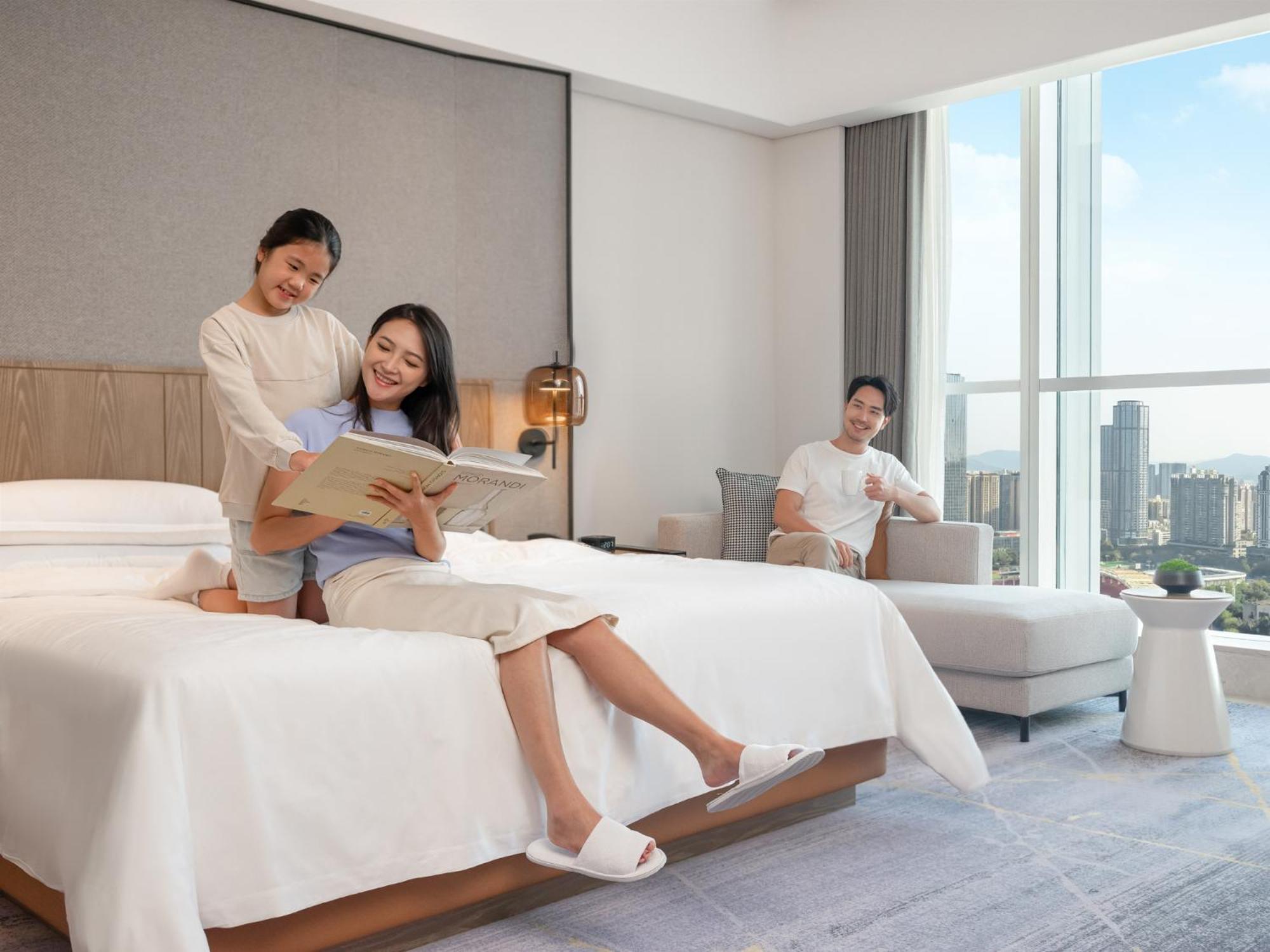 Premier Deluxe, Guest room, 1 King, TianHe Stadium view - Photo 4