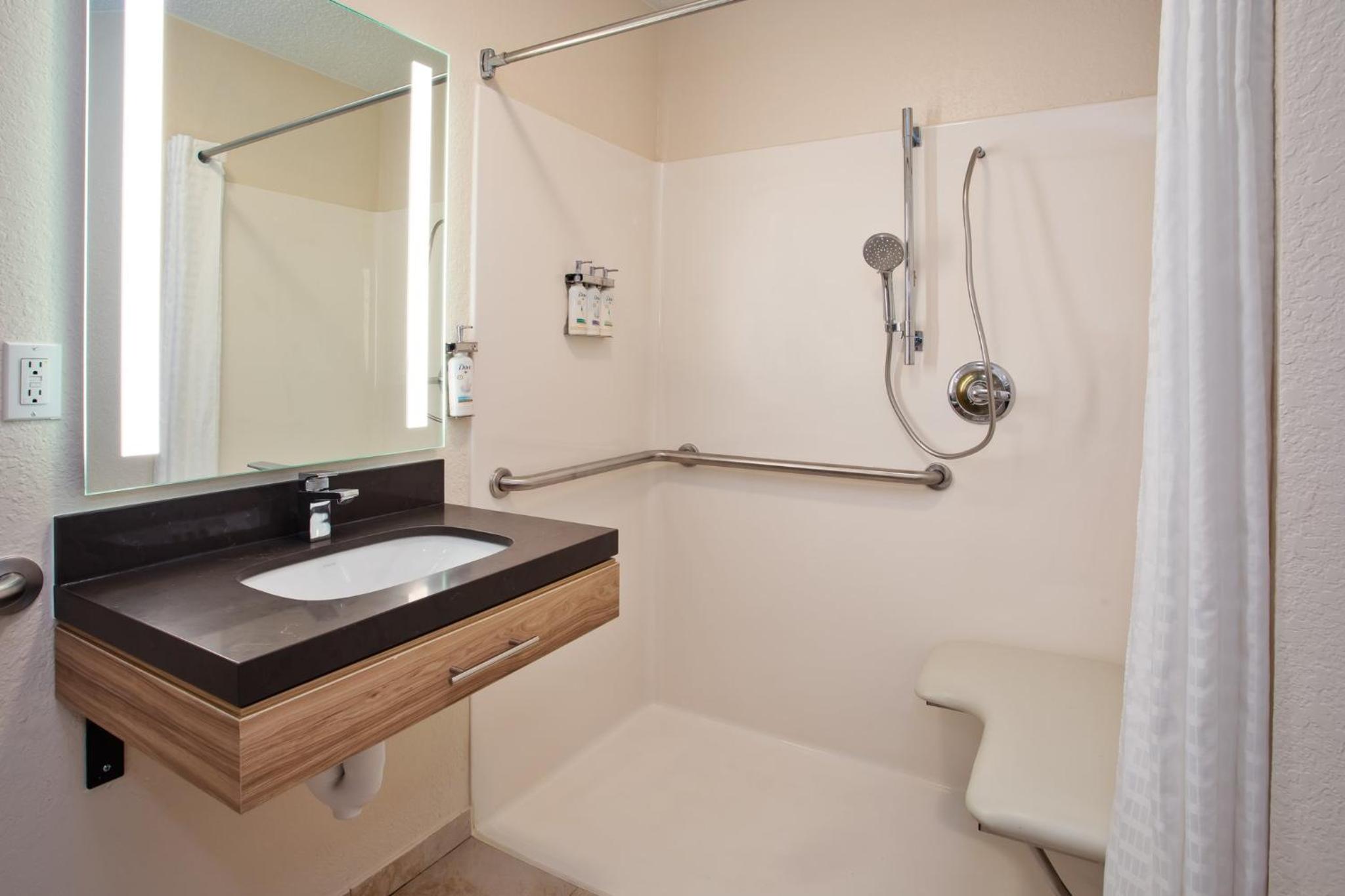 Studio Queen Suite with Two Queen Beds and Mobility Accessible Transfer Shower - Photo 3