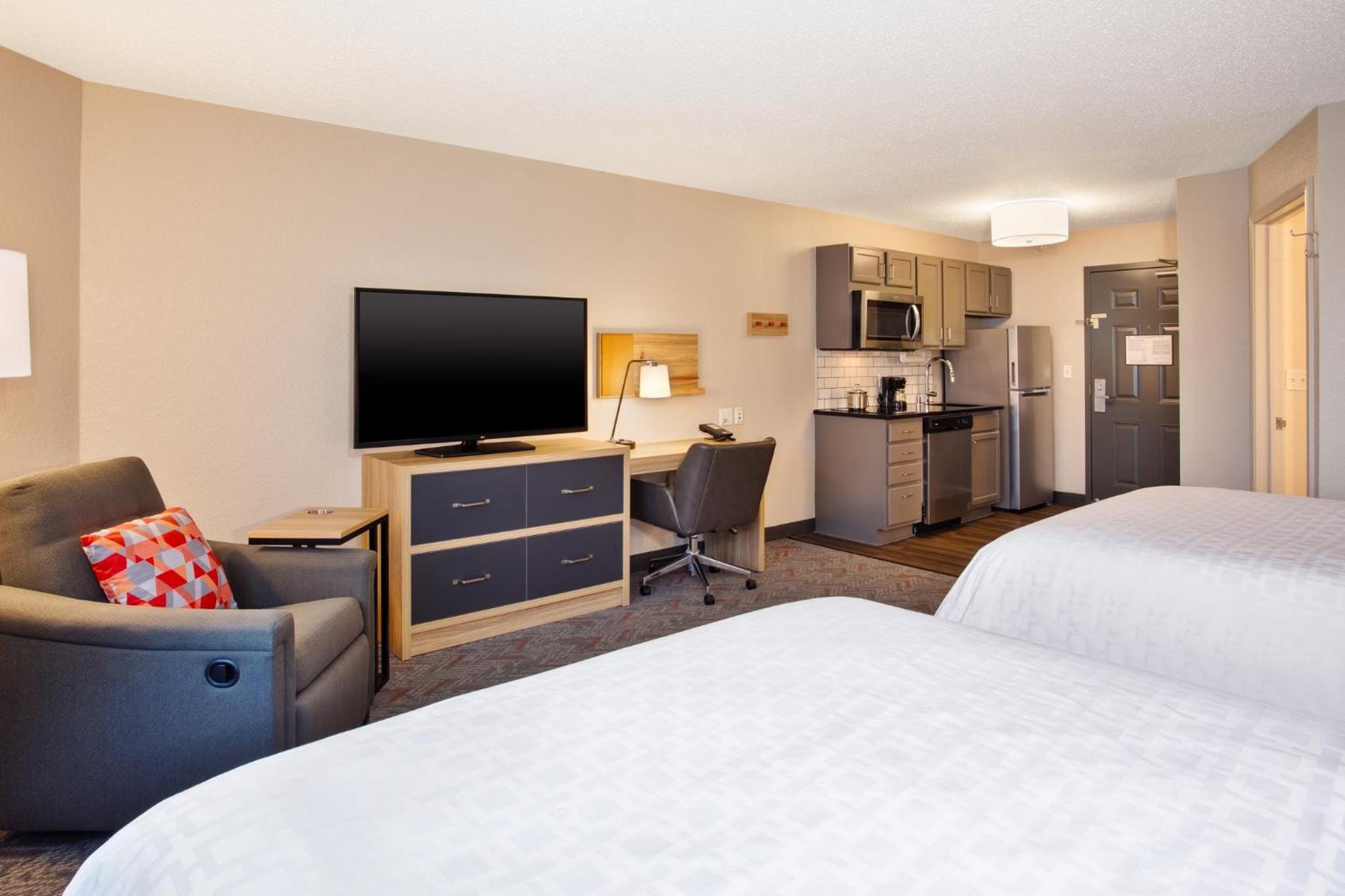 Studio Suite with Two Queen Beds - Photo 4