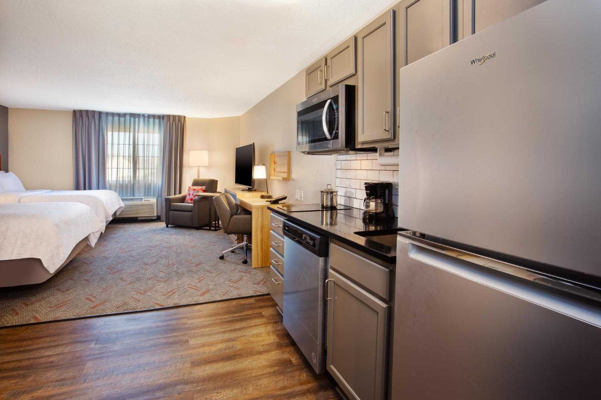 Studio Suite with Two Queen Beds - Photo 3