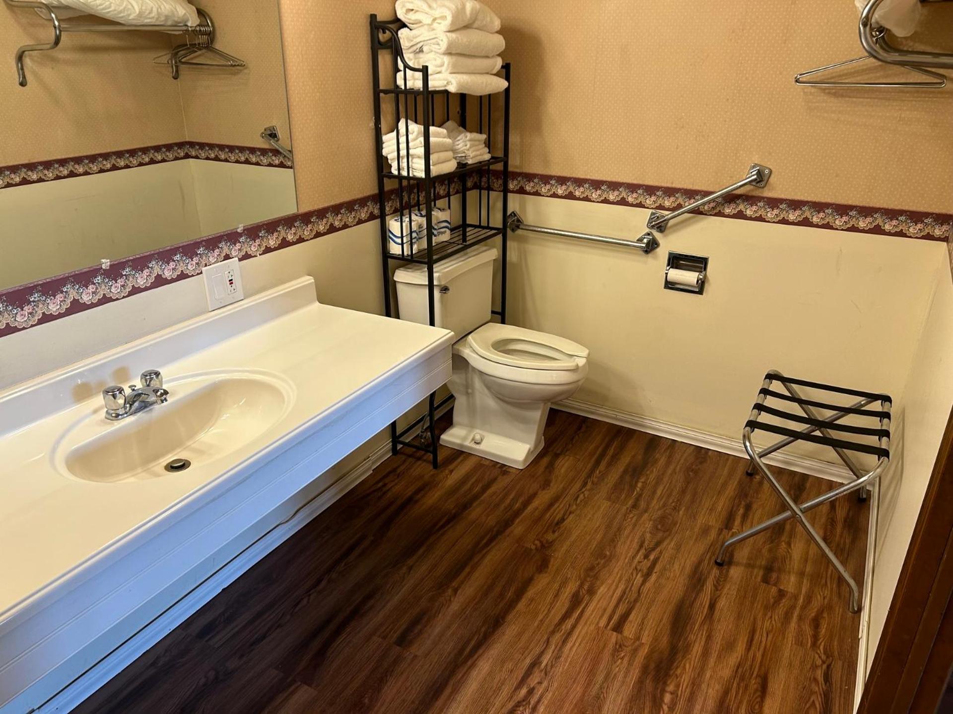 King Suite - Photo 8
