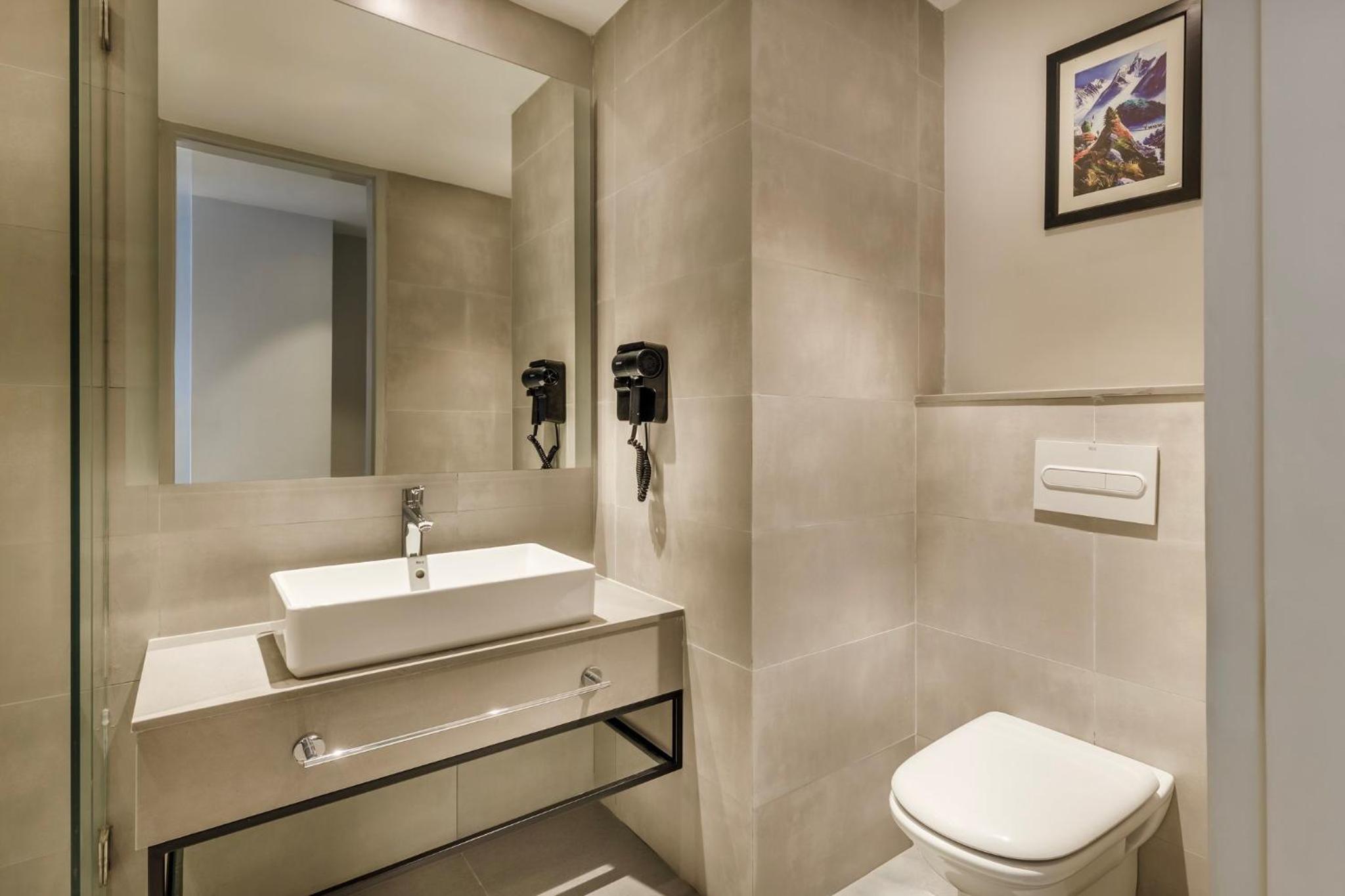 Standard Queen Room - Photo 6