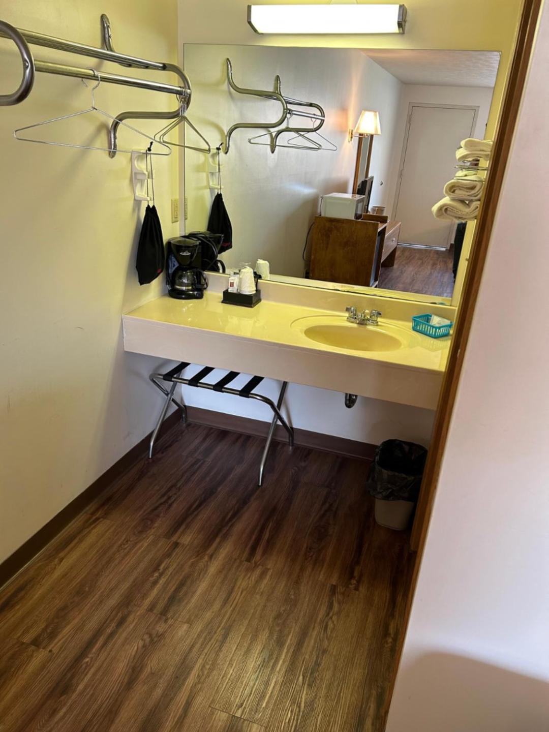 Standard Double Room - Photo 4