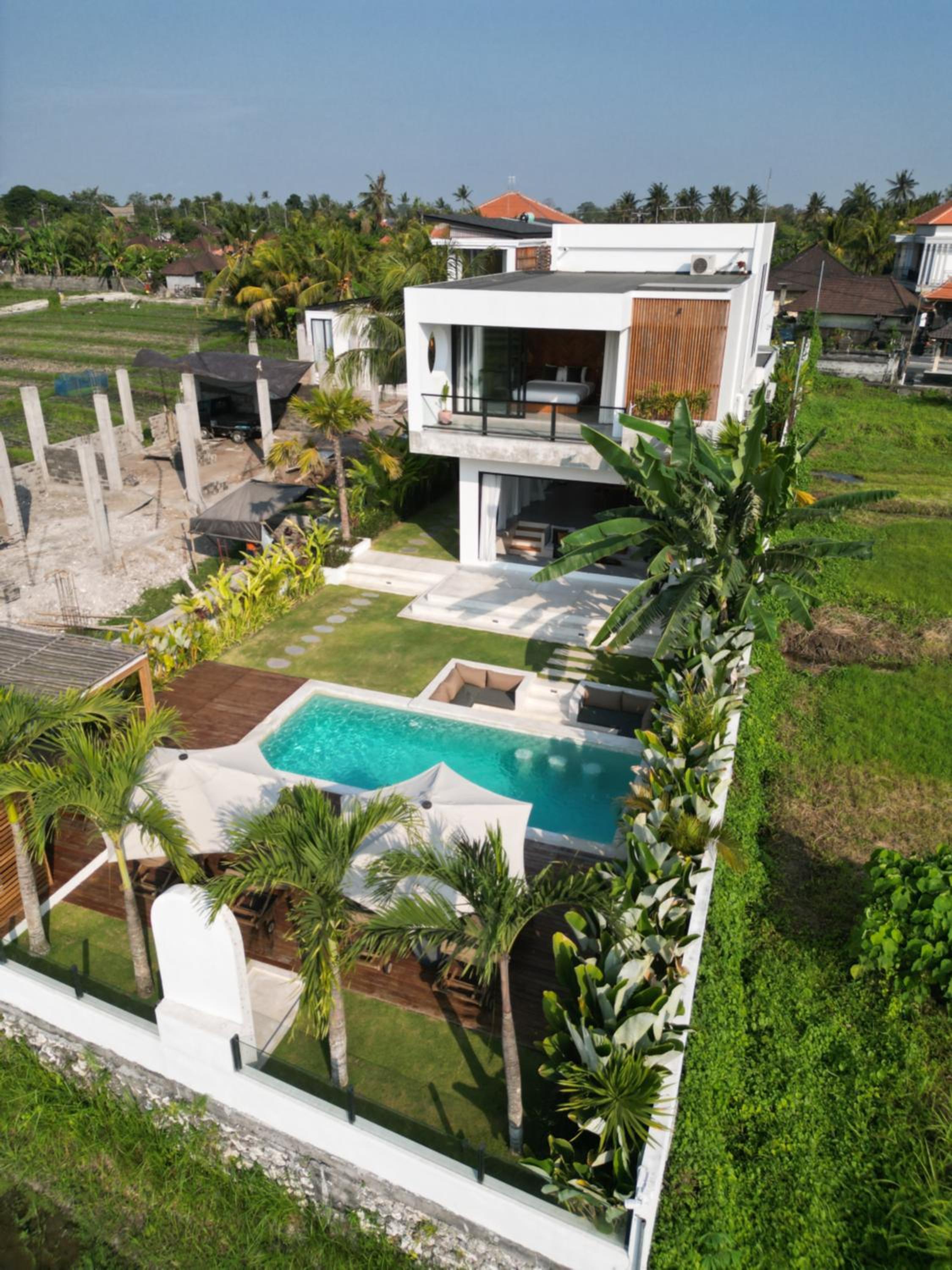 Three-Bedroom Villa - Photo 2